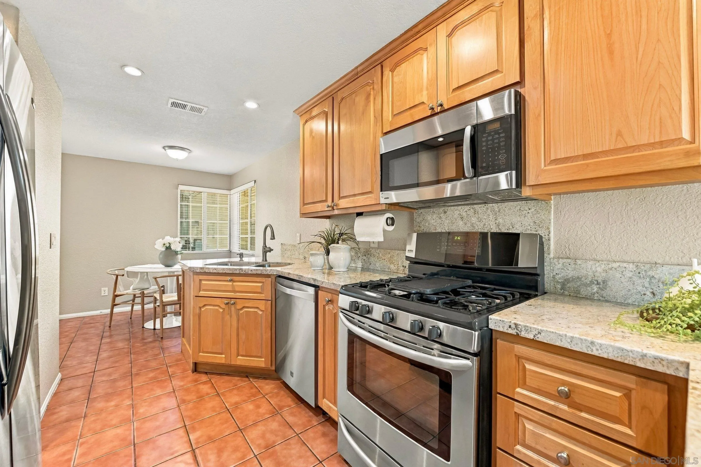 https://cdn.realtyfeed.com/cdn/127/260023237/fb69622018673f3bf50b1395c0e64c18.webp