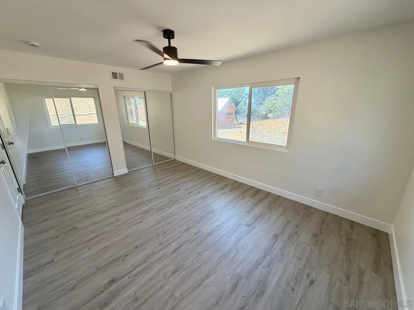 https://cdn.realtyfeed.com/cdn/127/260023242/c8bf10ba2d3348325d29863595e42840.webp