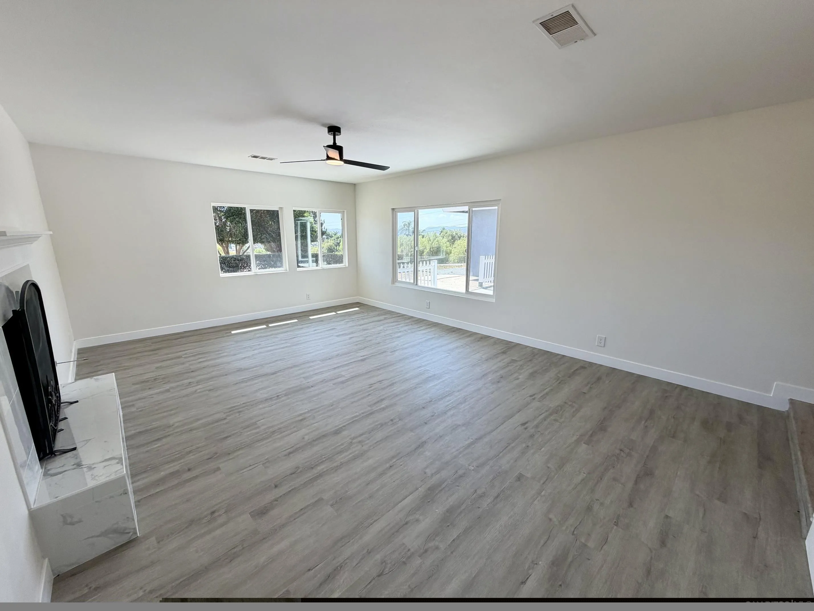 https://cdn.realtyfeed.com/cdn/127/260023242/cb72fab345e1f70c0713313454b22031.webp