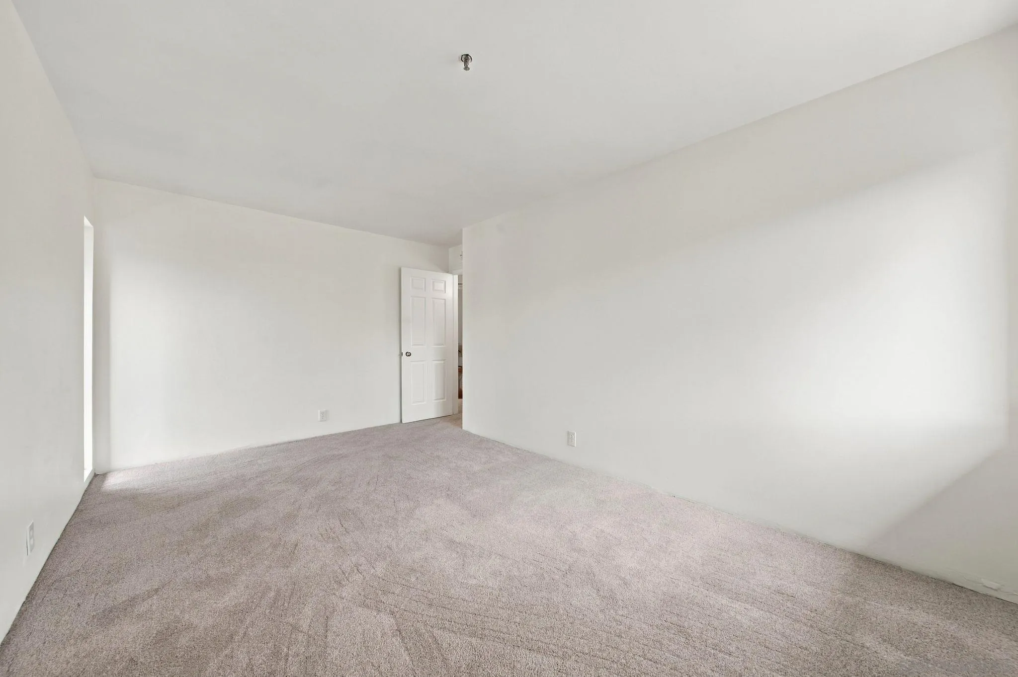 https://cdn.realtyfeed.com/cdn/127/260023248/290ef122c0a6077d123281389104b271.webp