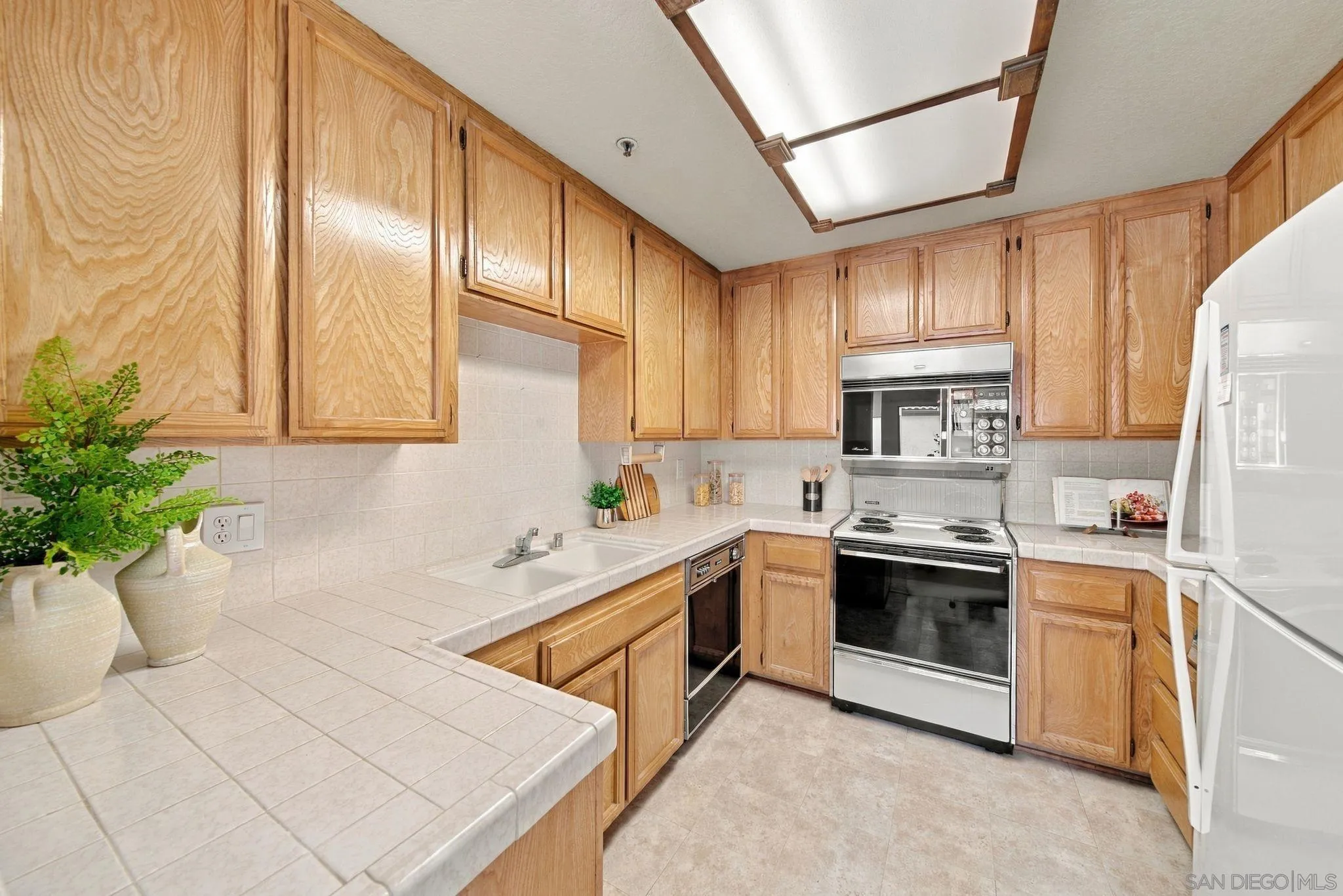 https://cdn.realtyfeed.com/cdn/127/260023248/45f3773e894bdd64553b8d7422bd447e.webp