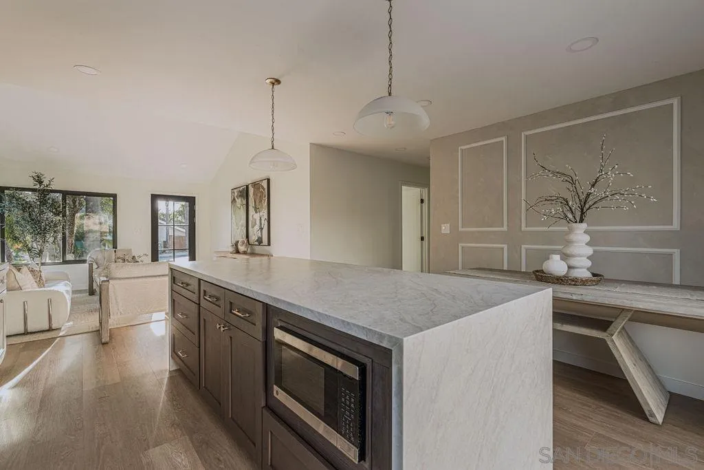 https://cdn.realtyfeed.com/cdn/127/260023253/ea02d2214244e04c7ad622a55d695c95.webp