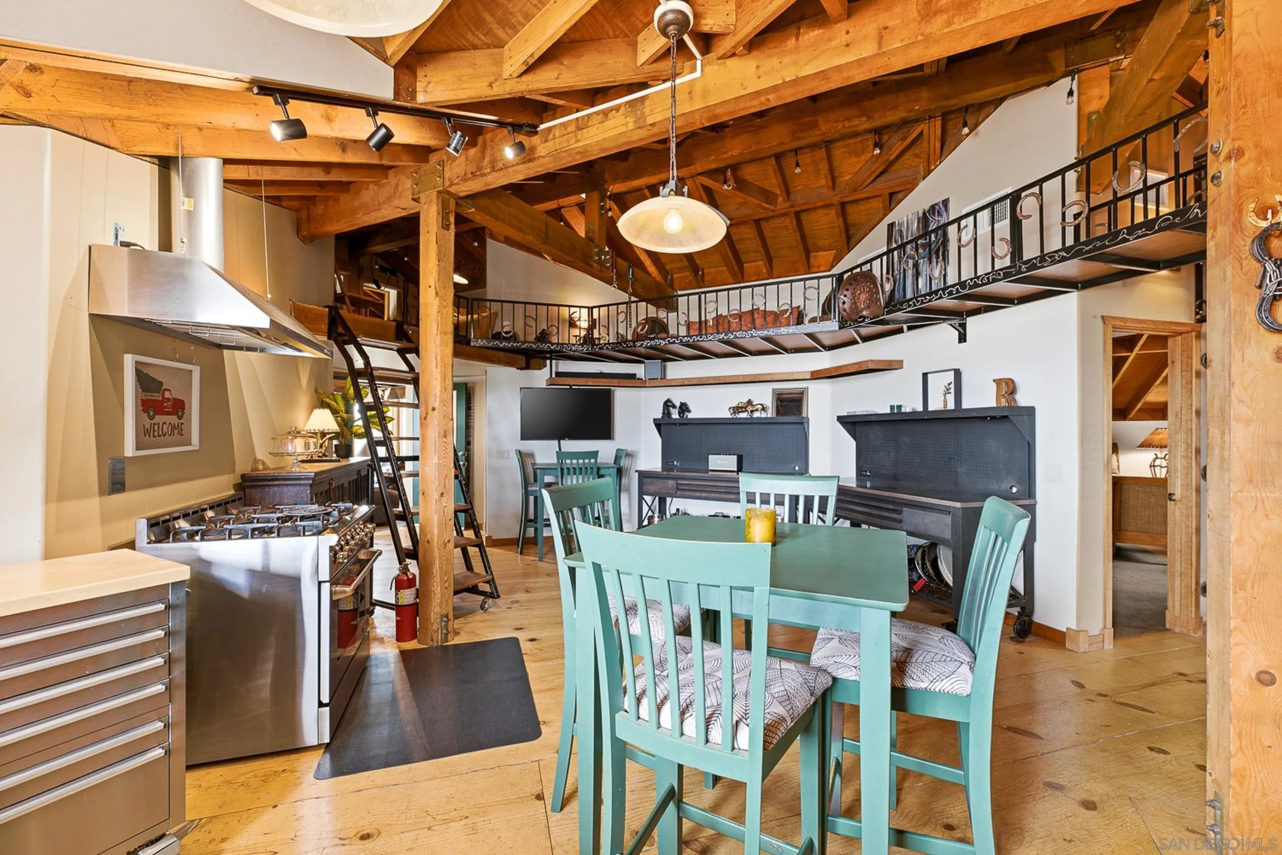 https://cdn.realtyfeed.com/cdn/127/260023255/03332c1f7cd188f9c0d3a55869c28c3f.webp