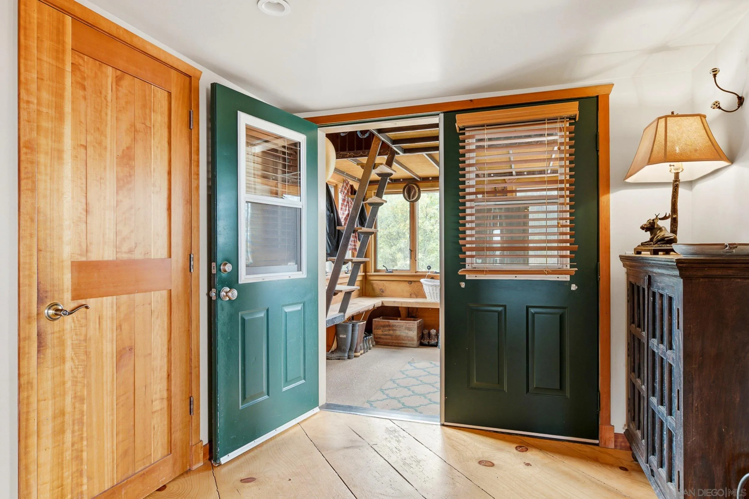 https://cdn.realtyfeed.com/cdn/127/260023255/324fb2282043f8879384fc3ff3f399c3.webp