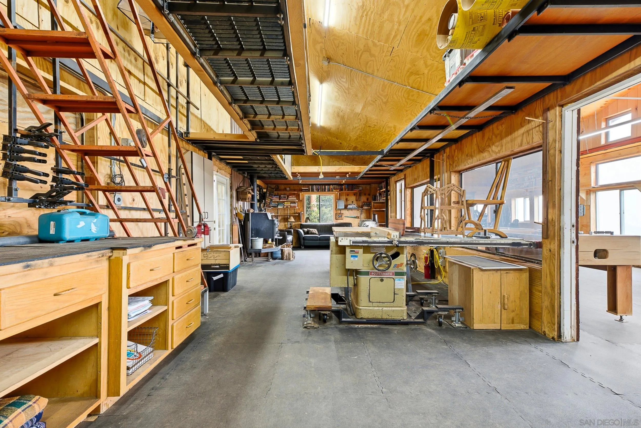 https://cdn.realtyfeed.com/cdn/127/260023255/5c7ca66fb53891140eb04f1465bf1417.webp