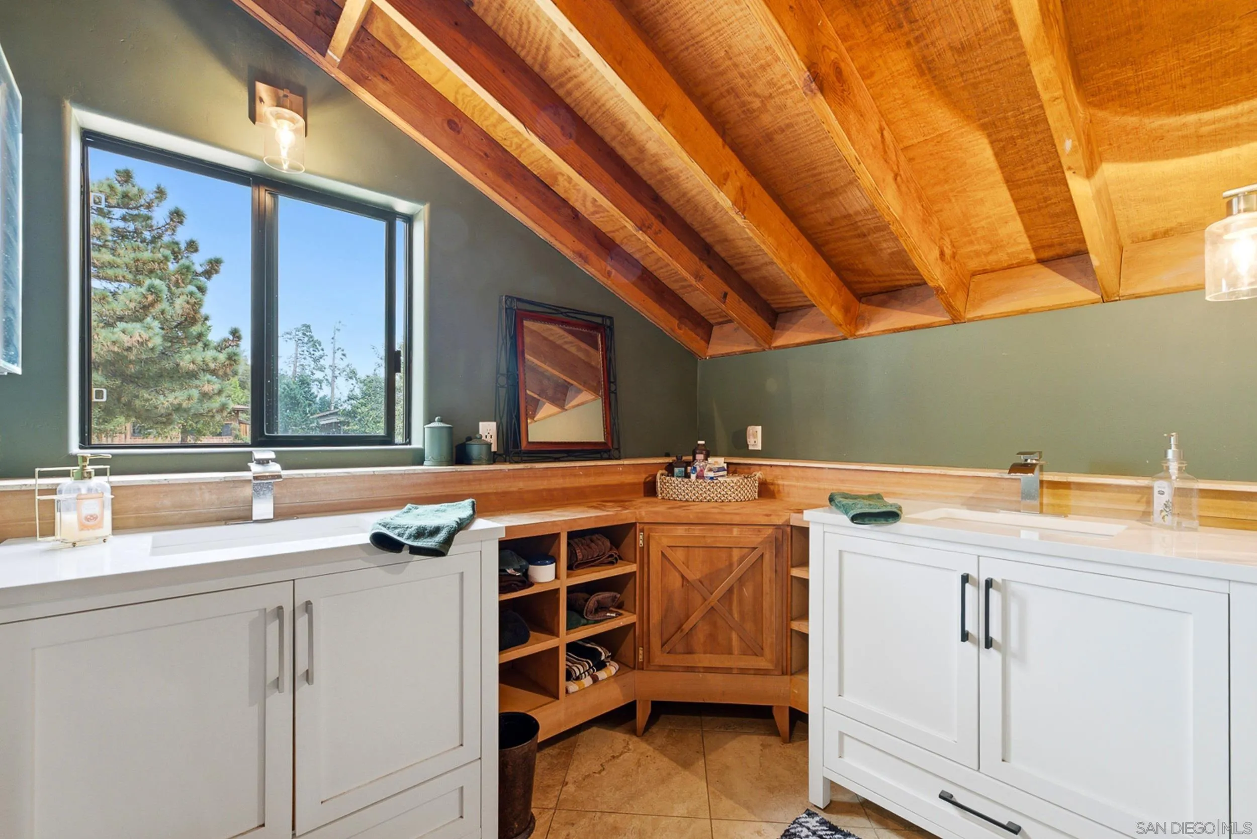 https://cdn.realtyfeed.com/cdn/127/260023255/6a9ad38b0fb2e584db39bf3b82c1899c.webp