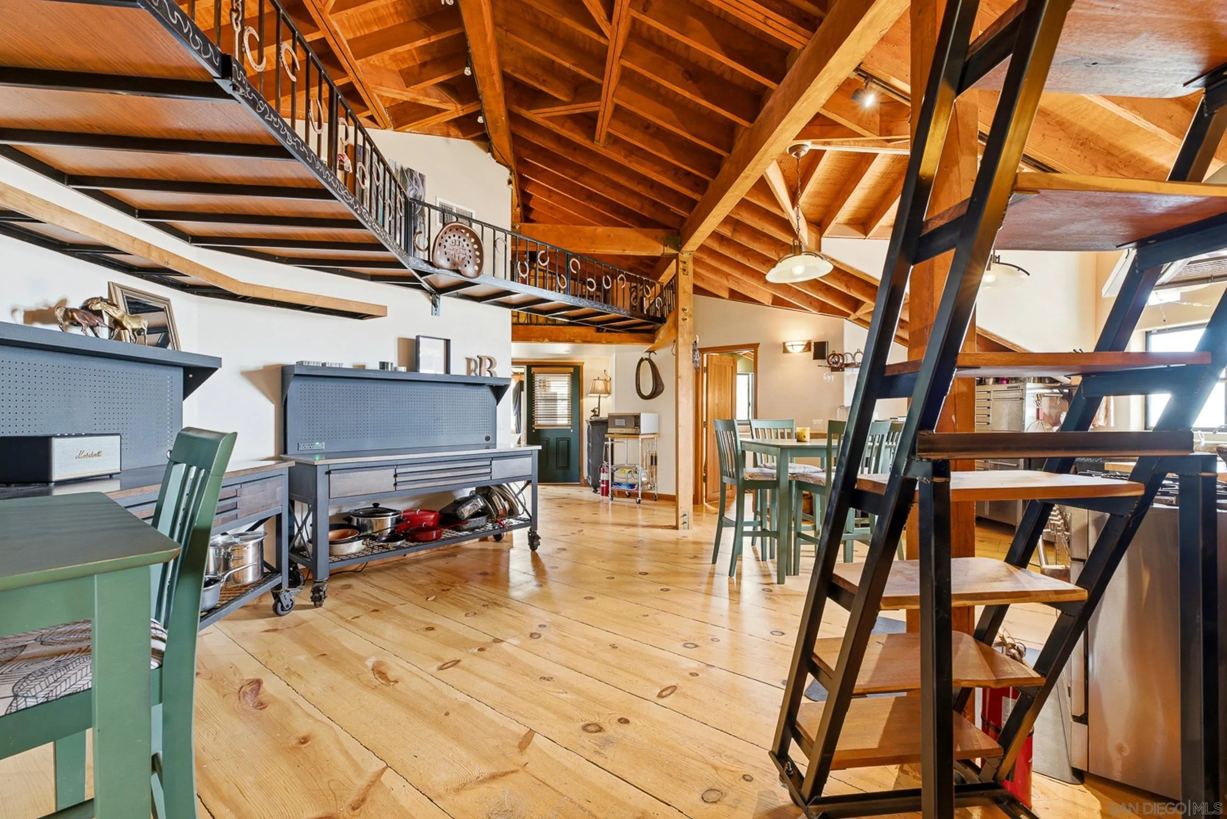 https://cdn.realtyfeed.com/cdn/127/260023255/6ff88b67841a2860d5376815f98ad59d.webp