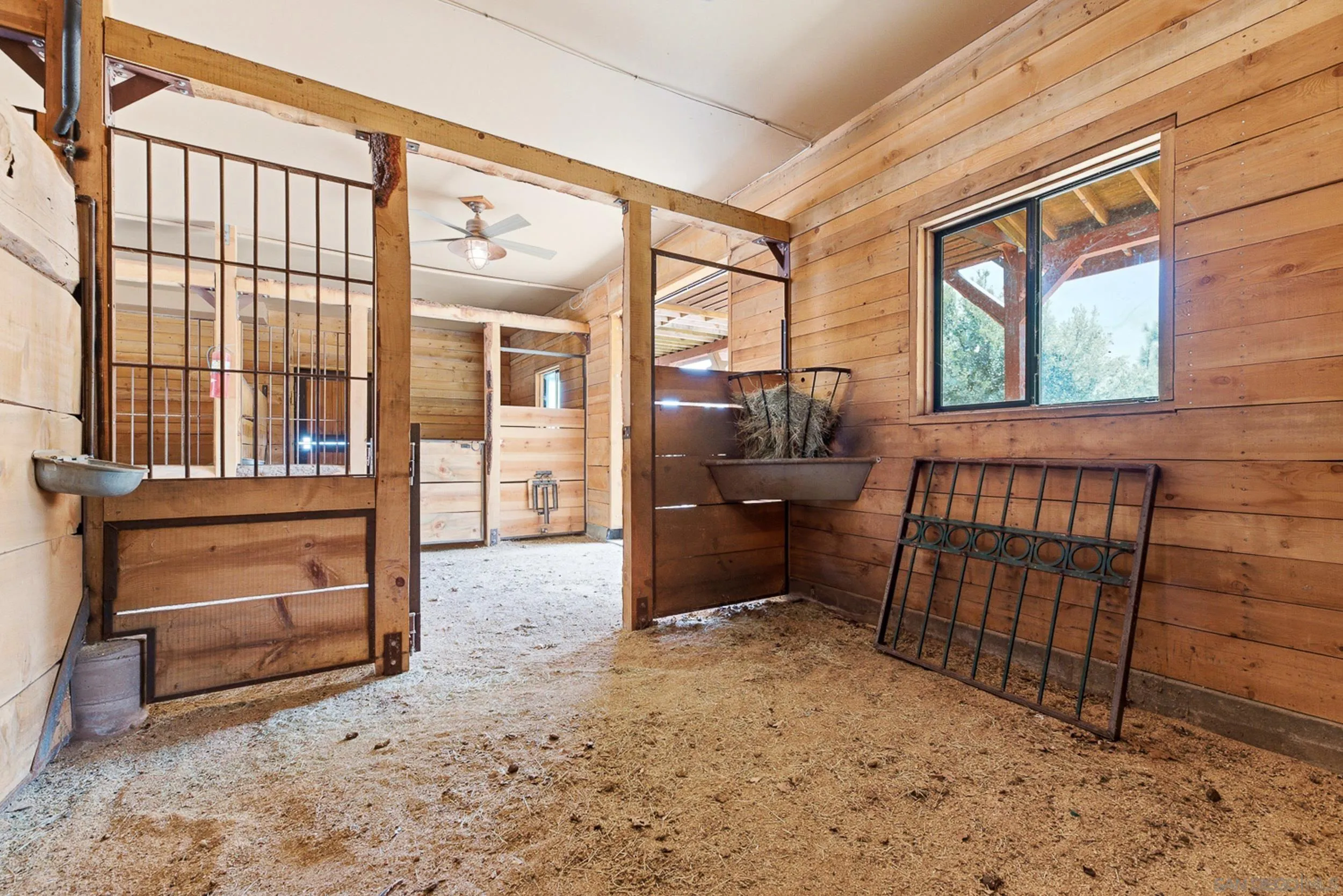 https://cdn.realtyfeed.com/cdn/127/260023255/7c7ff4cd0ada3d9cb25d8d5ce6f70d5b.webp