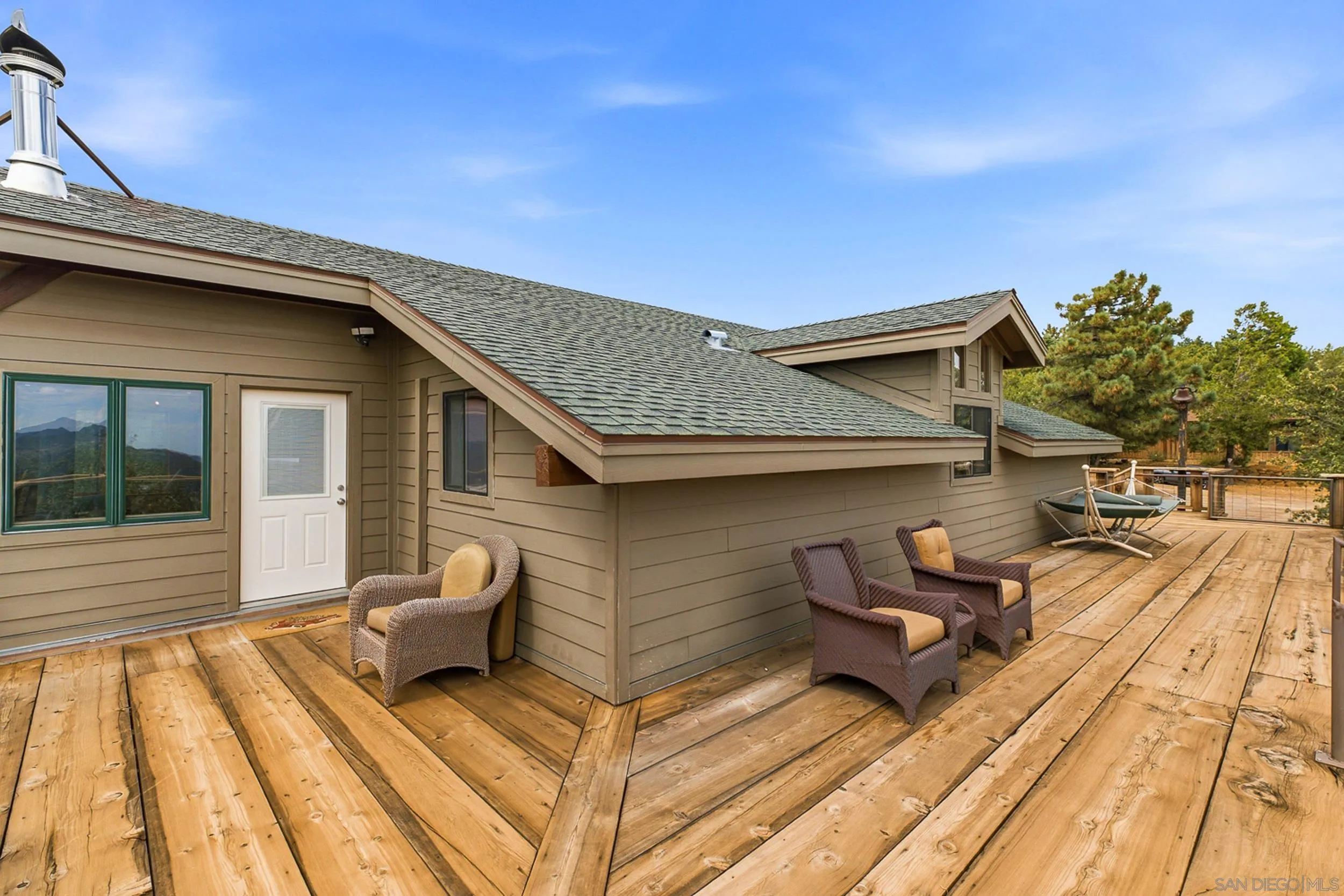 https://cdn.realtyfeed.com/cdn/127/260023255/8dc14ea9a5411192c4793982bfa81468.webp