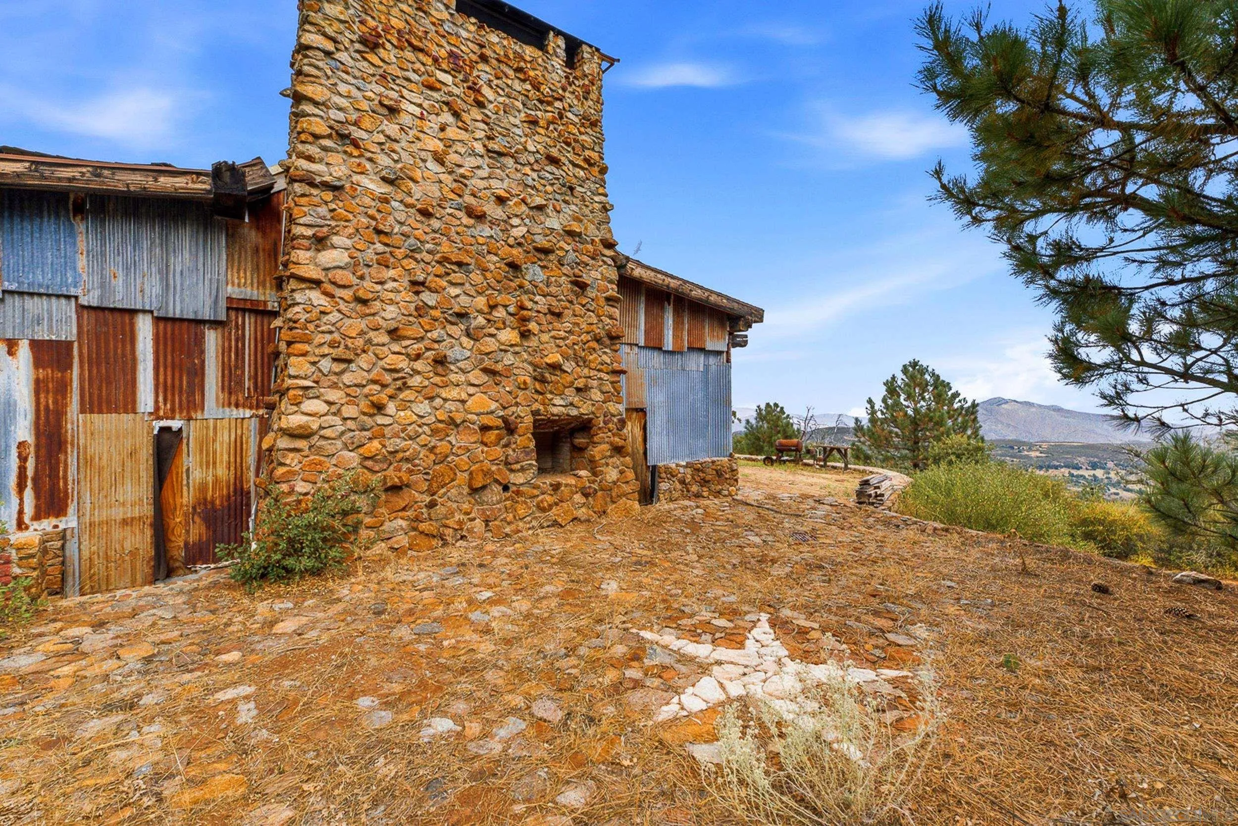 https://cdn.realtyfeed.com/cdn/127/260023255/aaff7dbac28095c8781f84d1ea39079d.webp