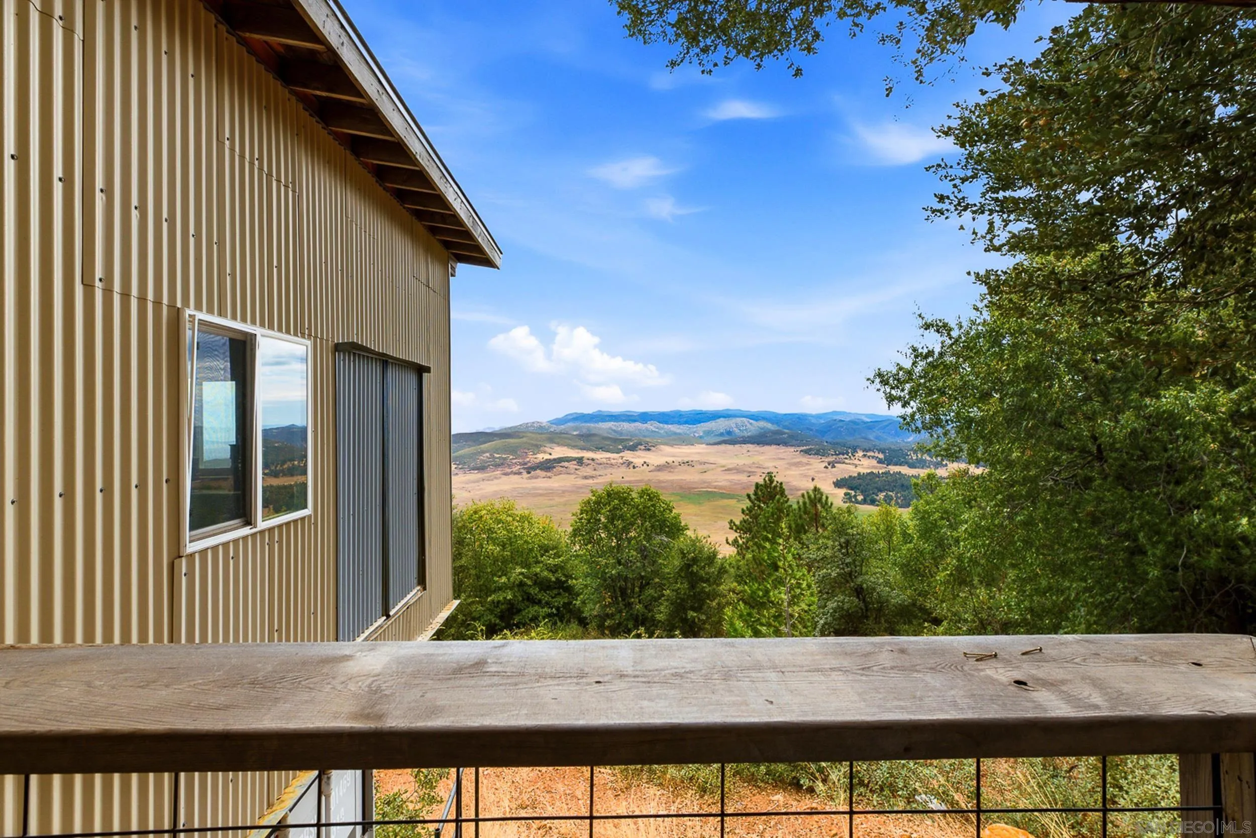 https://cdn.realtyfeed.com/cdn/127/260023255/c4300f8df97b5f84ac8afdb83f0205f5.webp