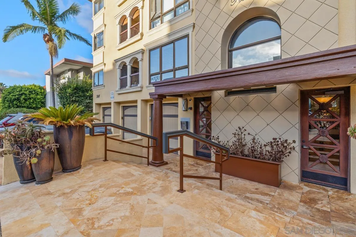 7411 Herschel Unit 3f, La Jolla, CA 92037 - Photo 3 of 18, La Jolla, CA
