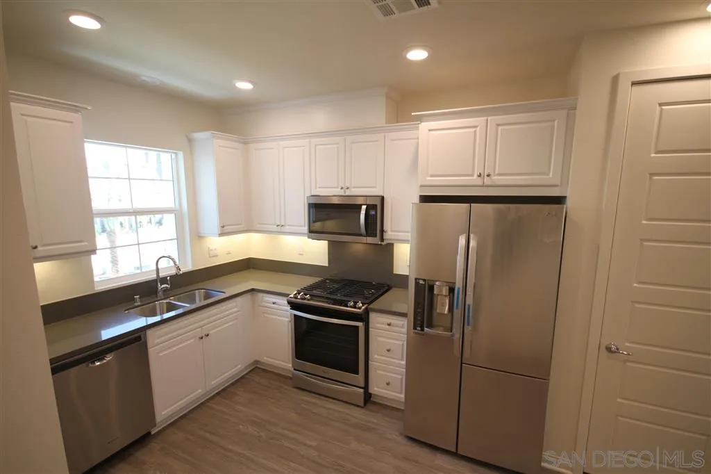 12945 Peppergrass Creek Gate Unit 30, San Diego, CA 92130 - Photo 4 of 11, San Diego, CA