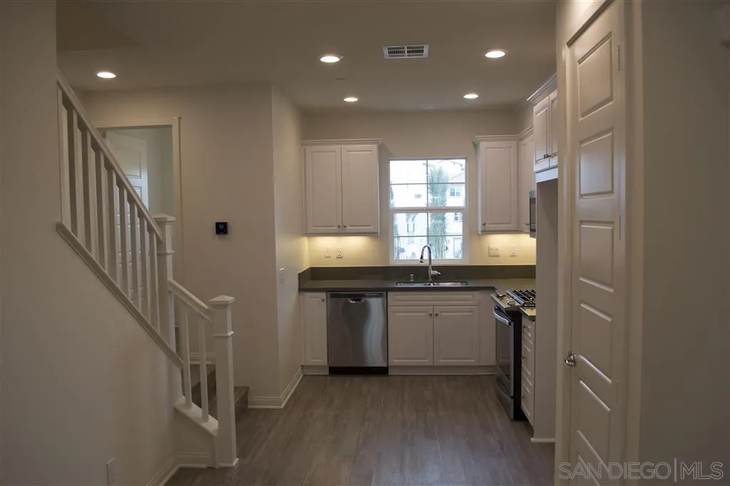 12945 Peppergrass Creek Gate Unit 30, San Diego, CA 92130 - Photo 5 of 11, San Diego, CA