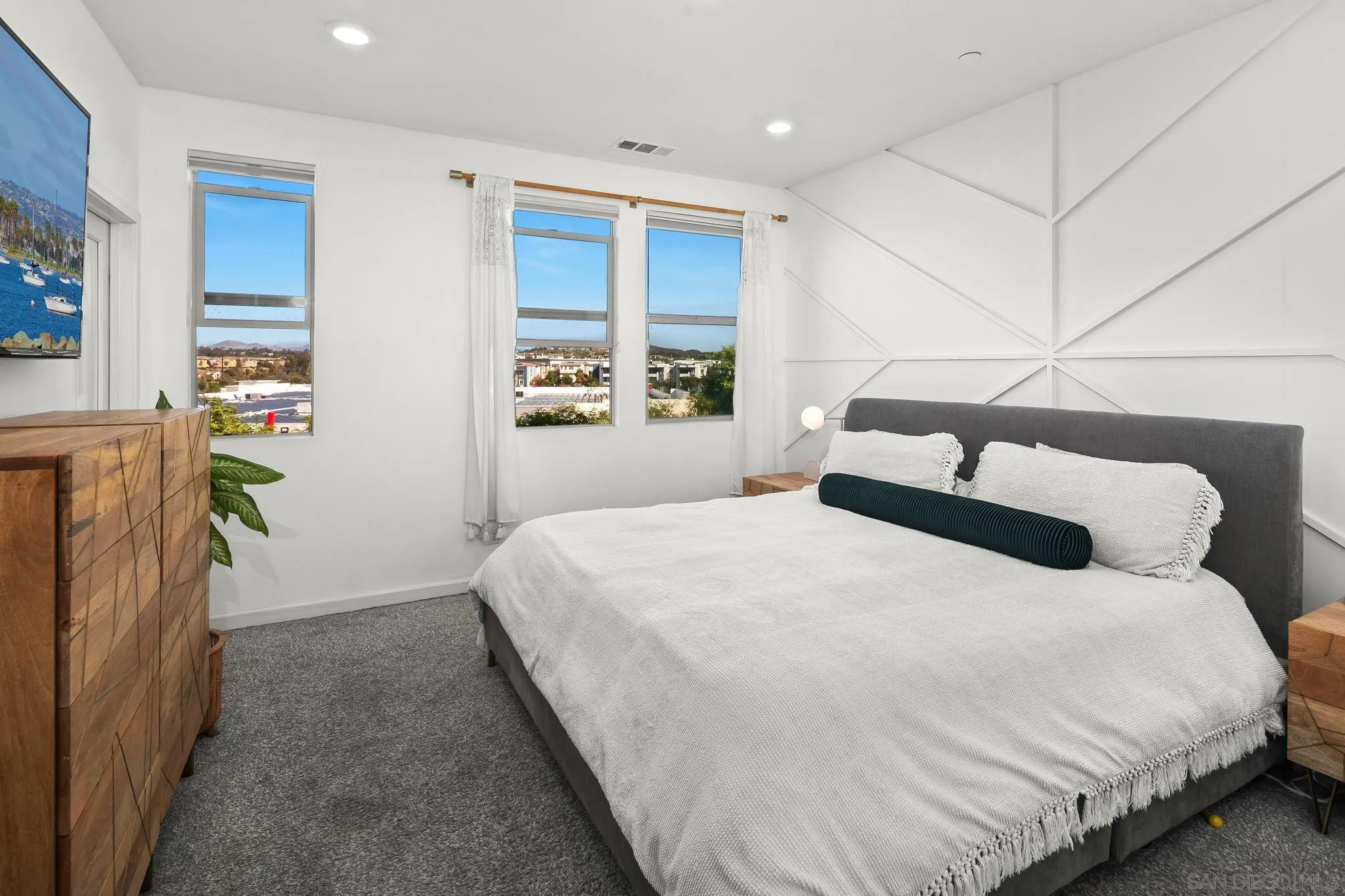 https://cdn.realtyfeed.com/cdn/127/260023270/05a018d6f133c65078a2588699671ab1.webp