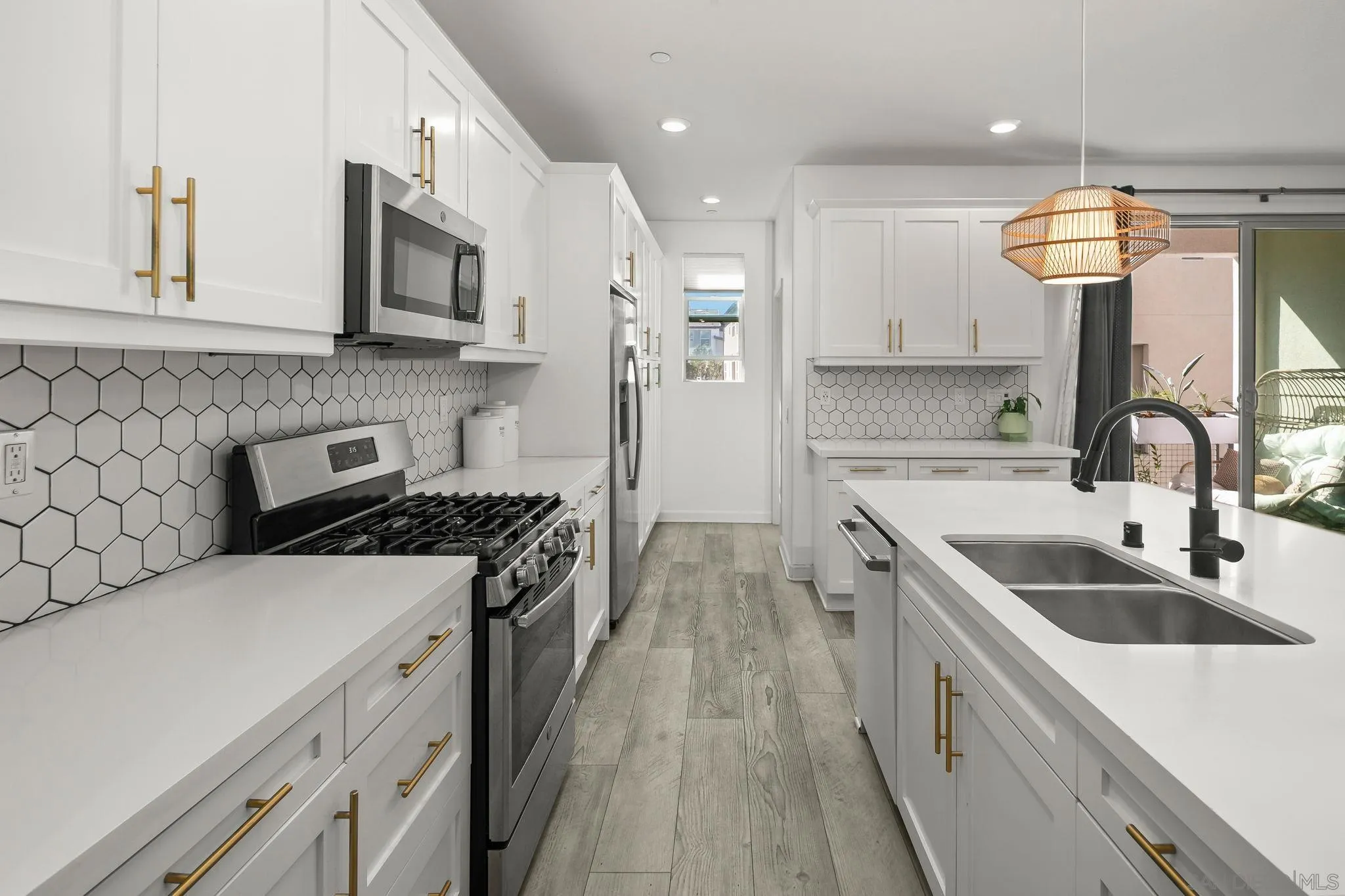 https://cdn.realtyfeed.com/cdn/127/260023270/15b2632b6fb11e8f03c96cf374d8405f.webp