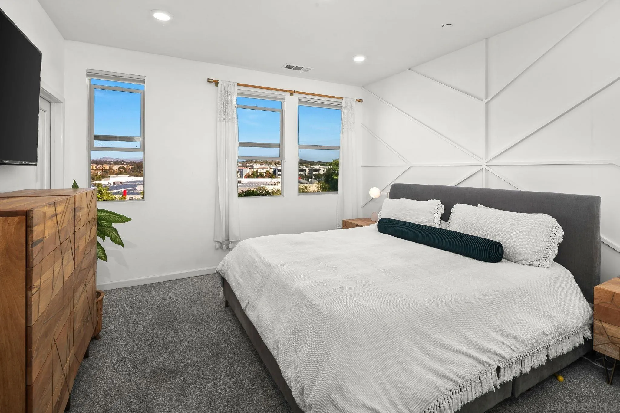 https://cdn.realtyfeed.com/cdn/127/260023270/6d3d13c35657a9bacad720d95caf1631.webp
