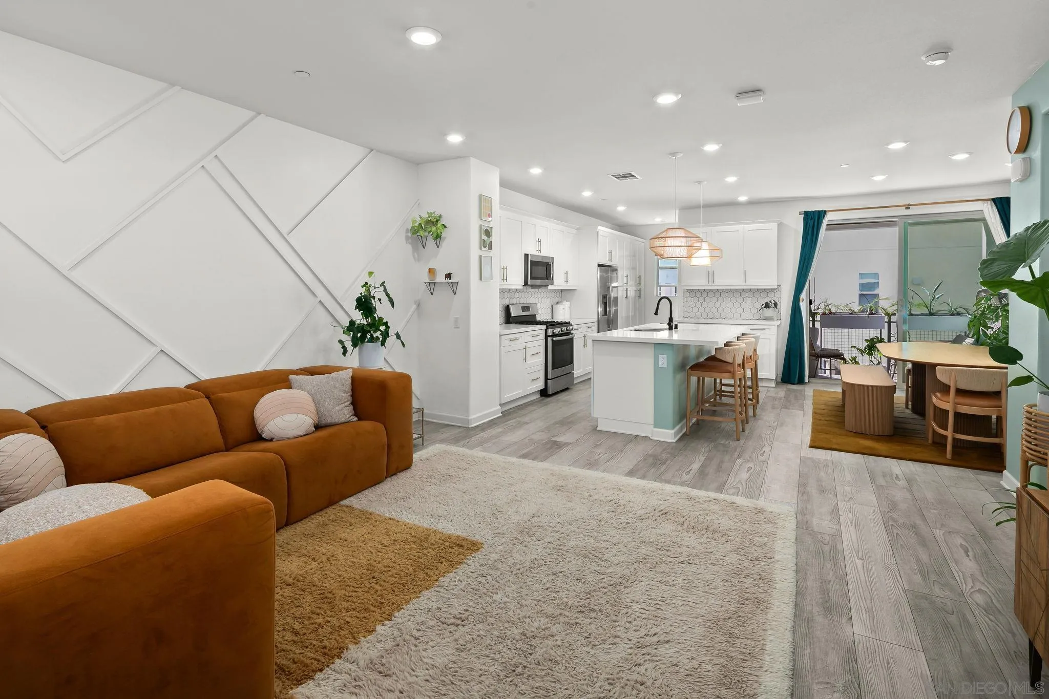 https://cdn.realtyfeed.com/cdn/127/260023270/ae6c6d3d6e965a888164a68992221ff2.webp