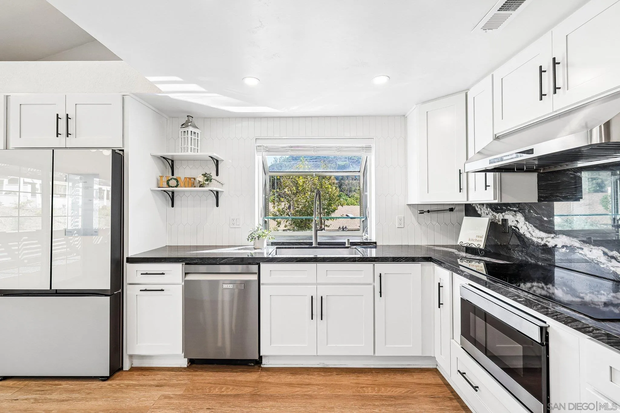 https://cdn.realtyfeed.com/cdn/127/260023277/2aecbb7b0f96710eaabca30475293866.webp