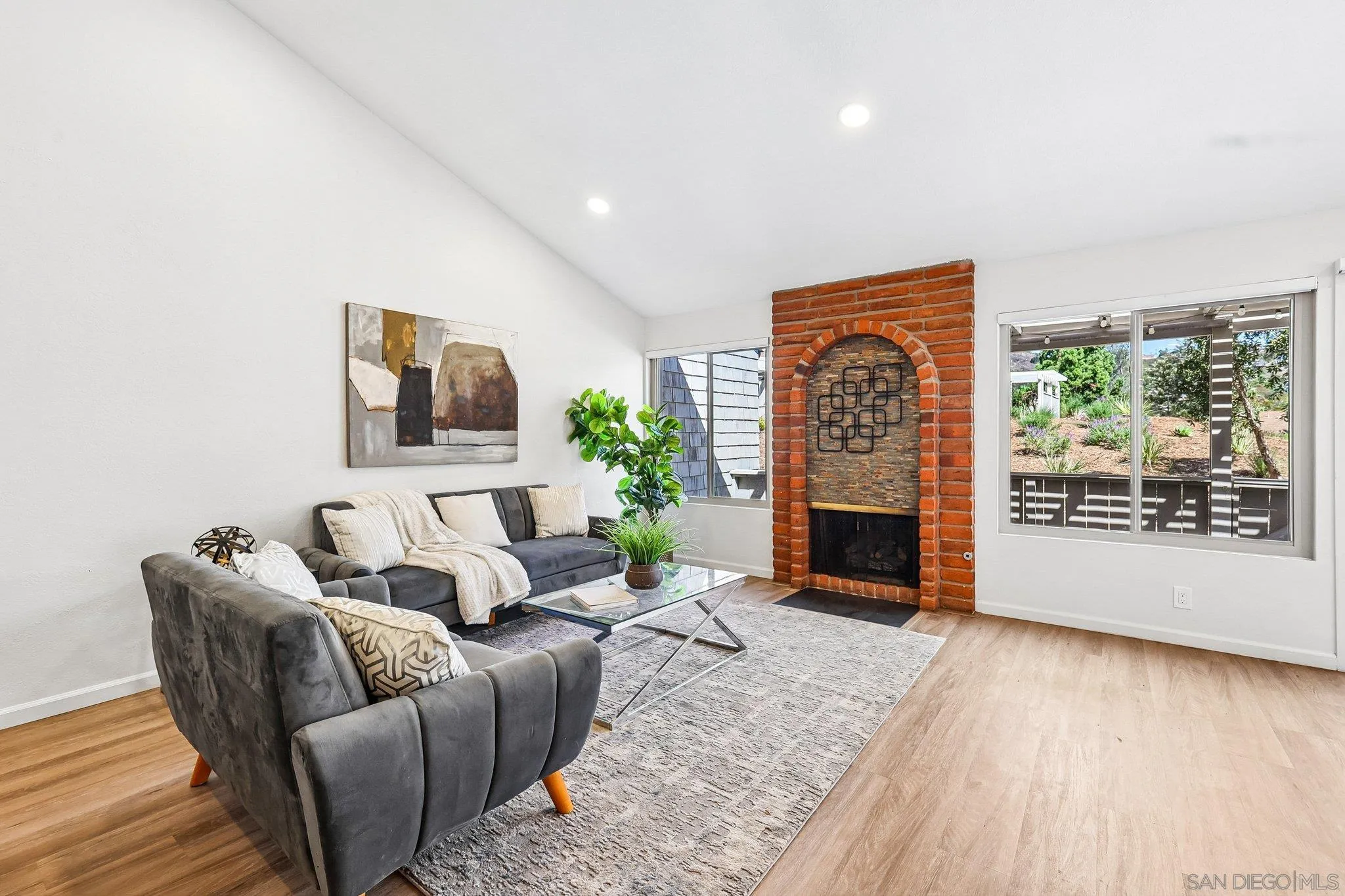 https://cdn.realtyfeed.com/cdn/127/260023277/2e3ace48d785cc3d07a37de5191182fc.webp