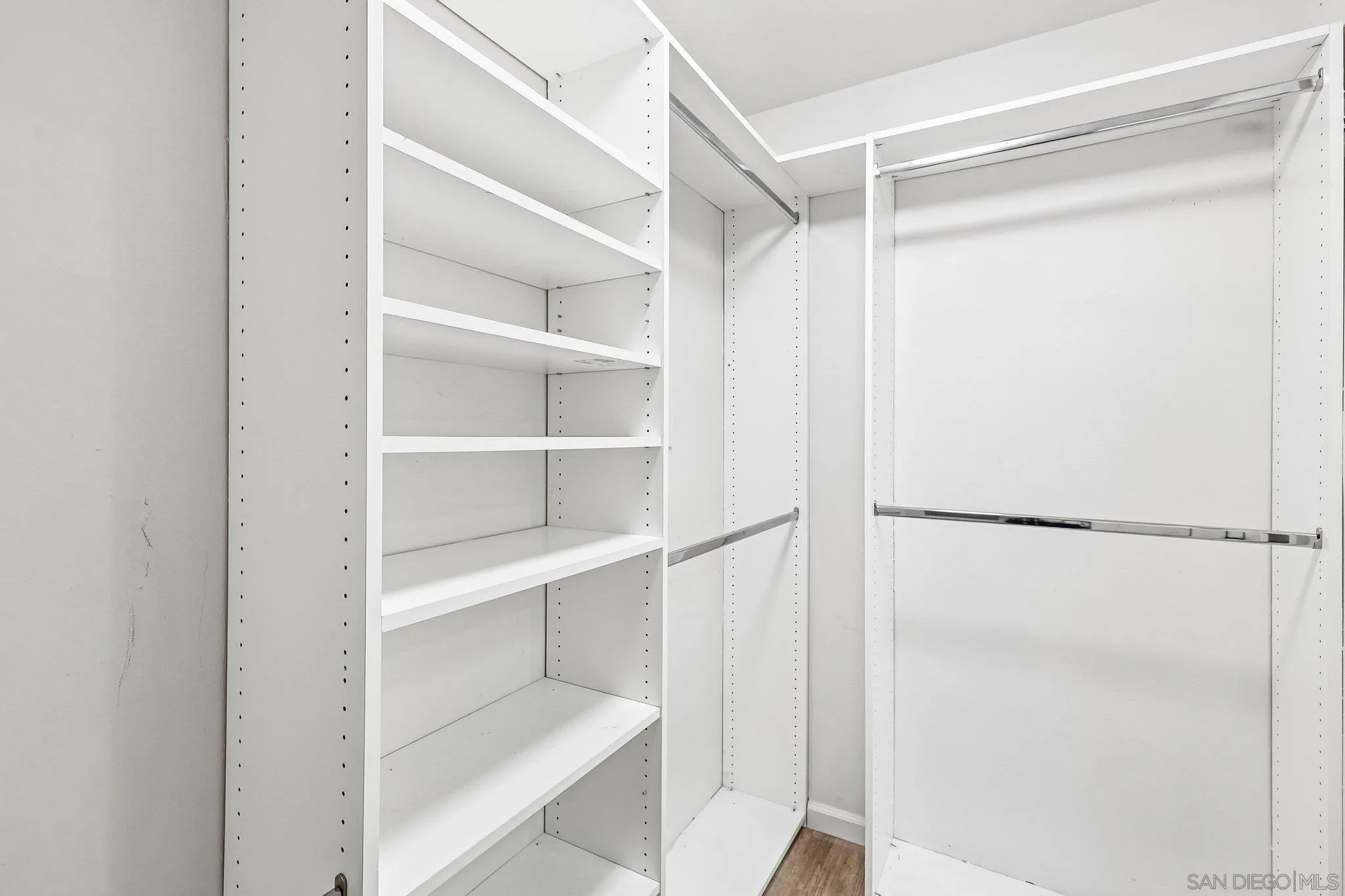 https://cdn.realtyfeed.com/cdn/127/260023277/2fc563e9f984f43e836b54106d32d687.webp