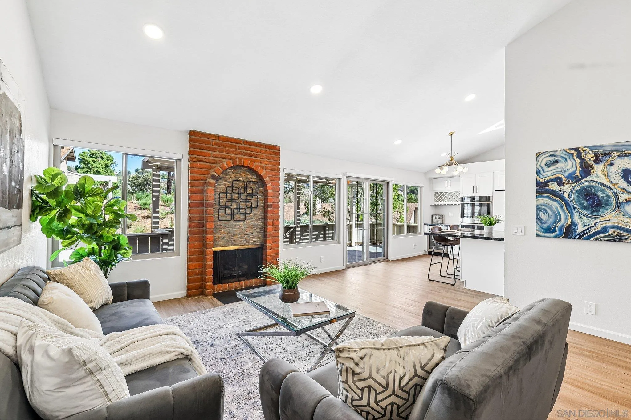 https://cdn.realtyfeed.com/cdn/127/260023277/3cf1e62d2ace866ea406b02498f6b370.webp