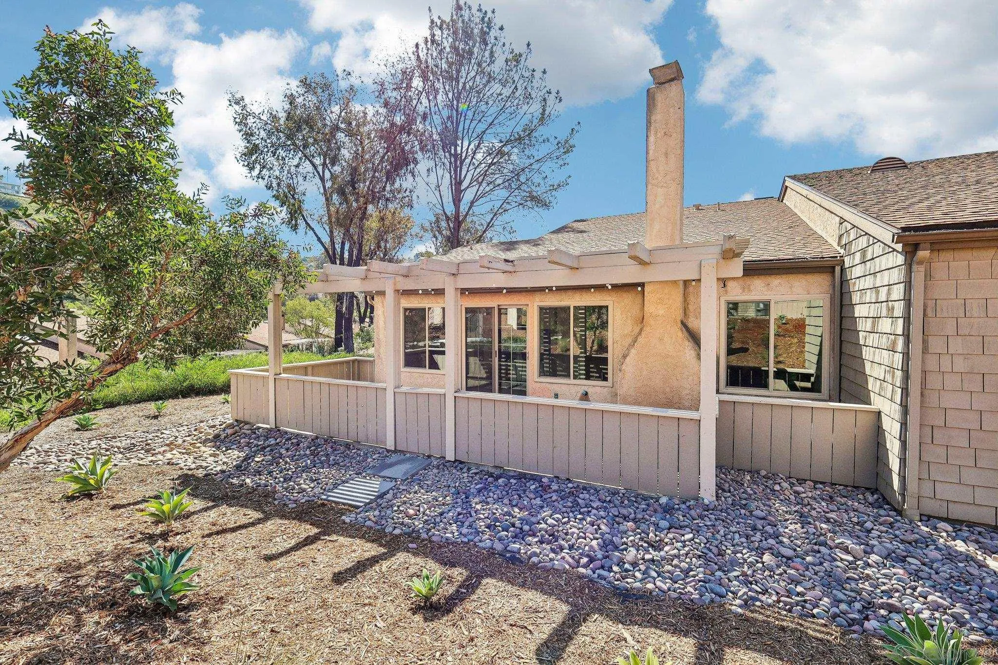https://cdn.realtyfeed.com/cdn/127/260023277/69412038d0f45cb6fa62071af5658685.webp