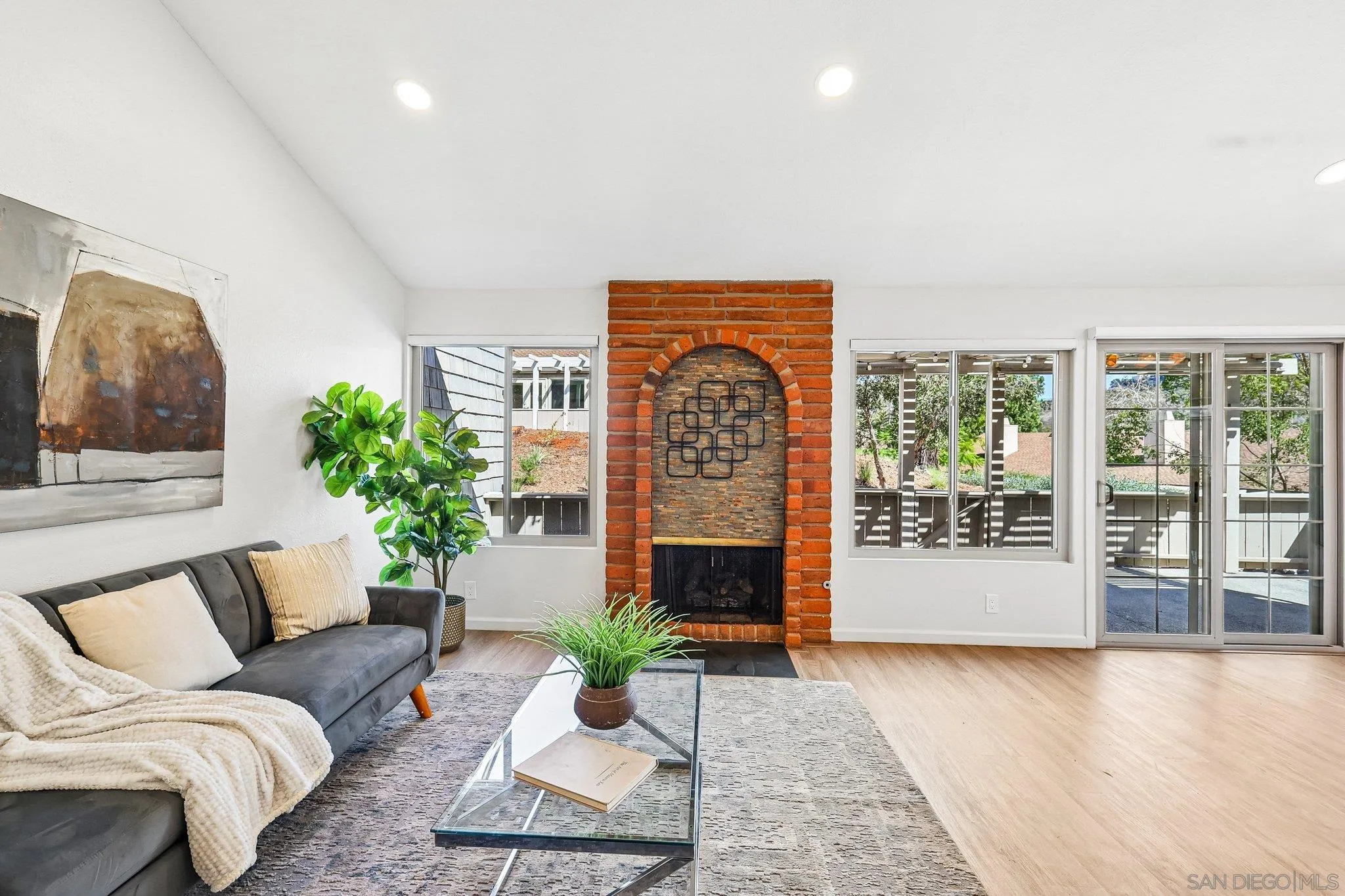 https://cdn.realtyfeed.com/cdn/127/260023277/8516d8afc91f8cad67bd39bedaa6ff5c.webp
