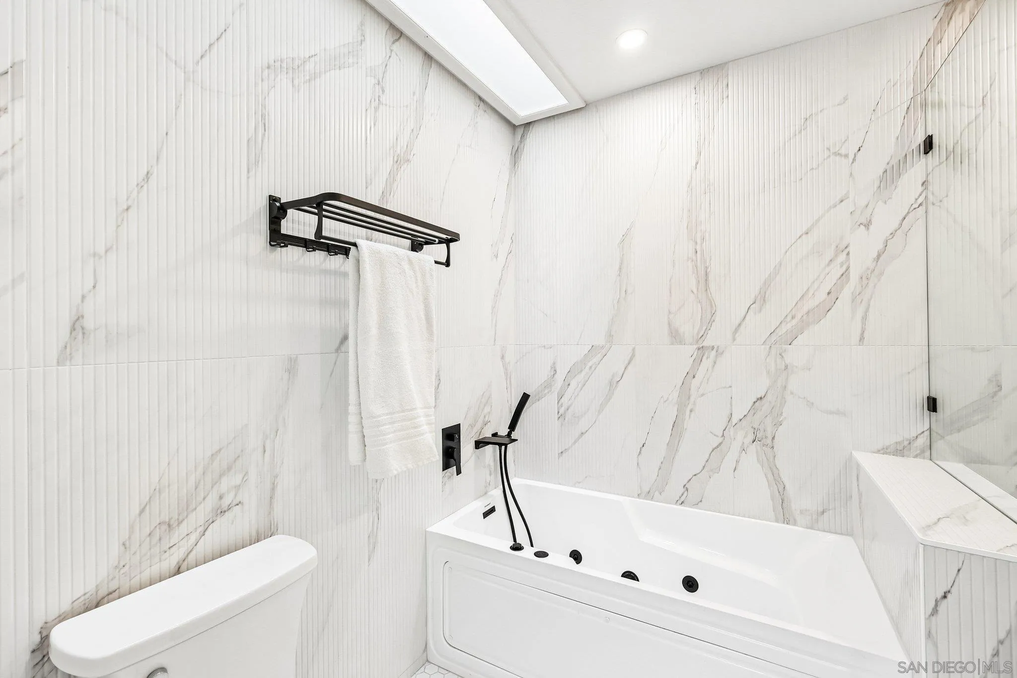 https://cdn.realtyfeed.com/cdn/127/260023277/b0f8dd66f2095cf6e353408b33a5ae92.webp