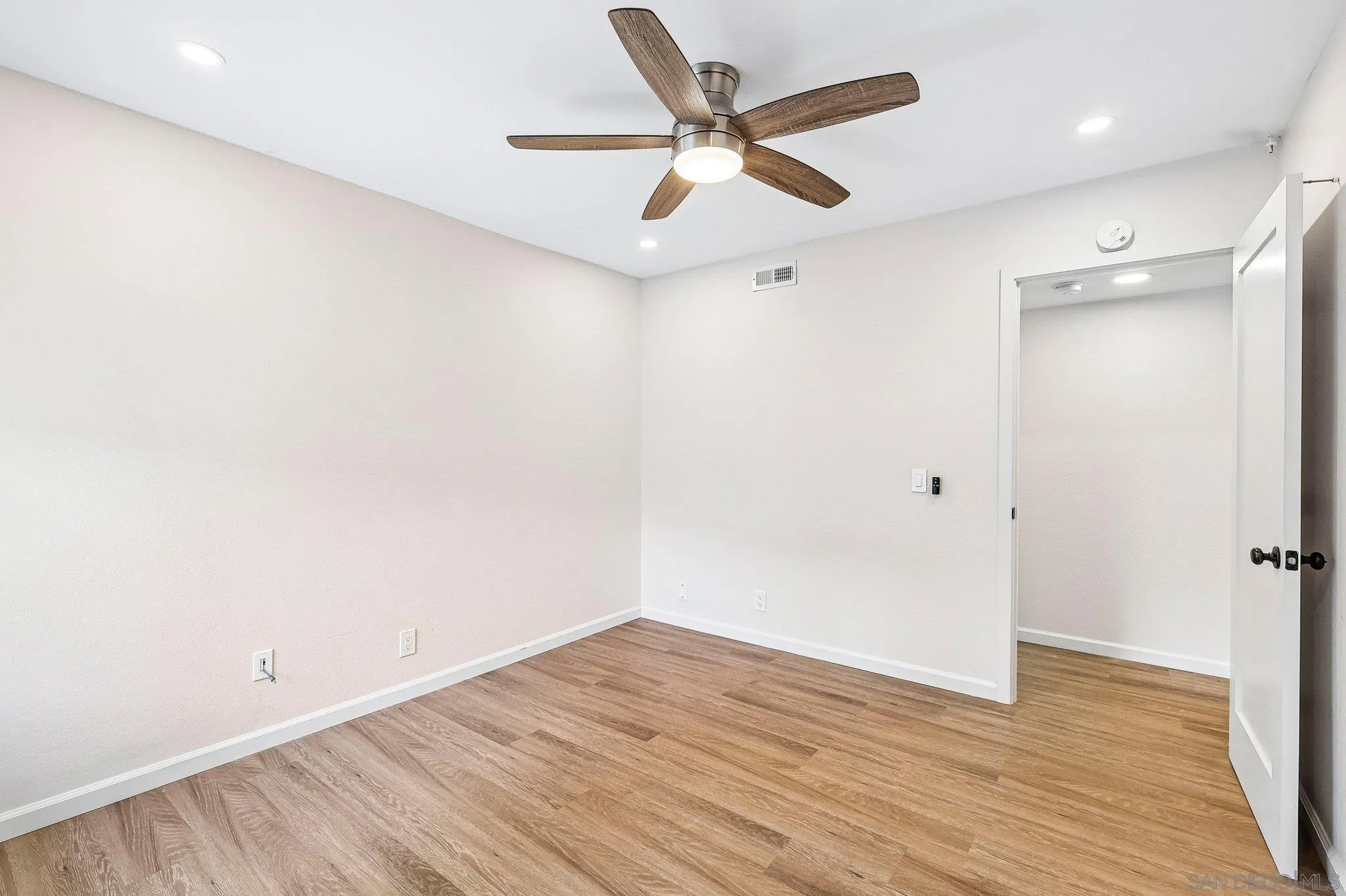 https://cdn.realtyfeed.com/cdn/127/260023277/d3694cecf039d062660facfbc45082fe.webp