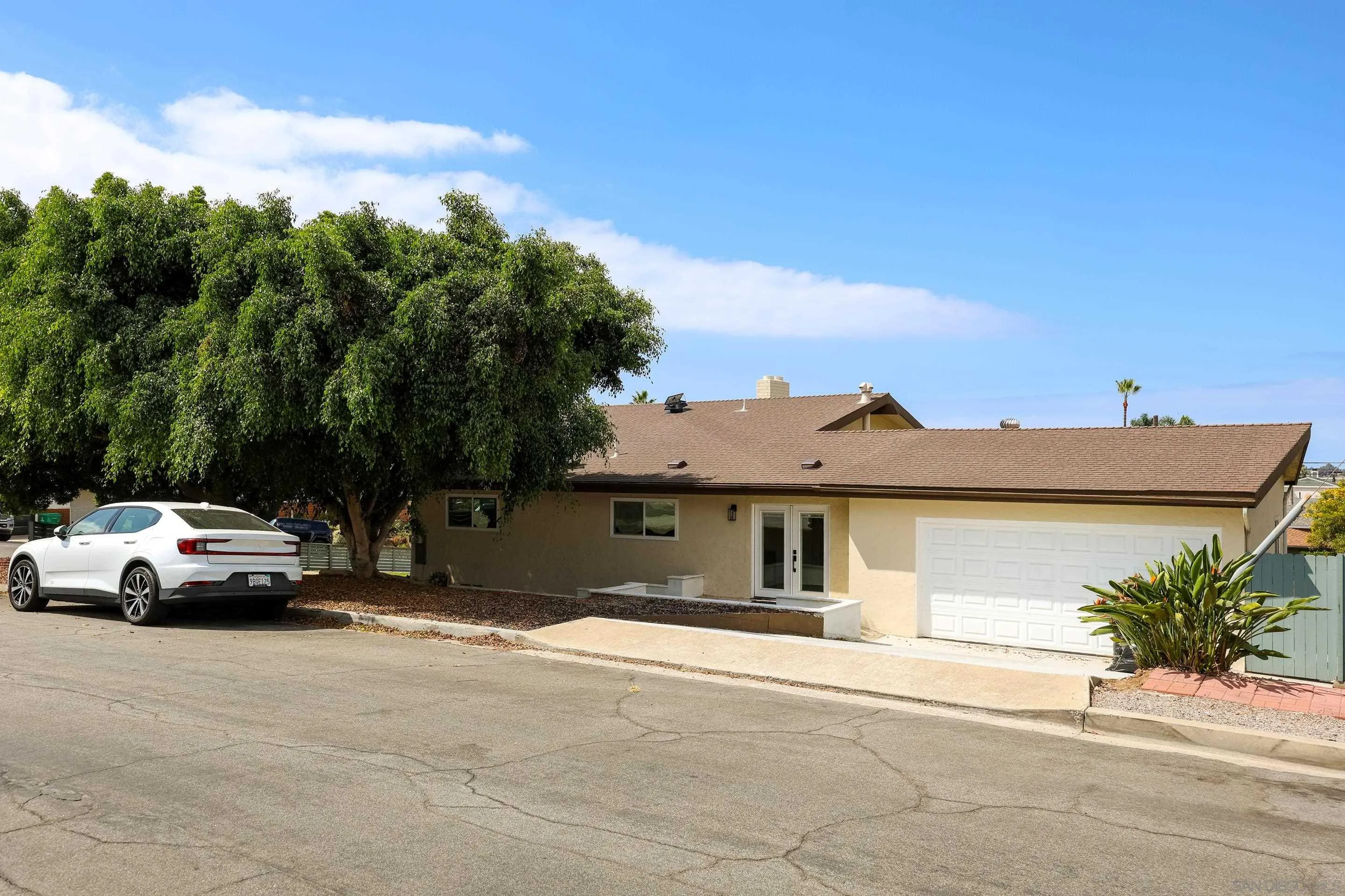 https://cdn.realtyfeed.com/cdn/127/260023278/573205bcdd8644bd08284819b78980e7.webp