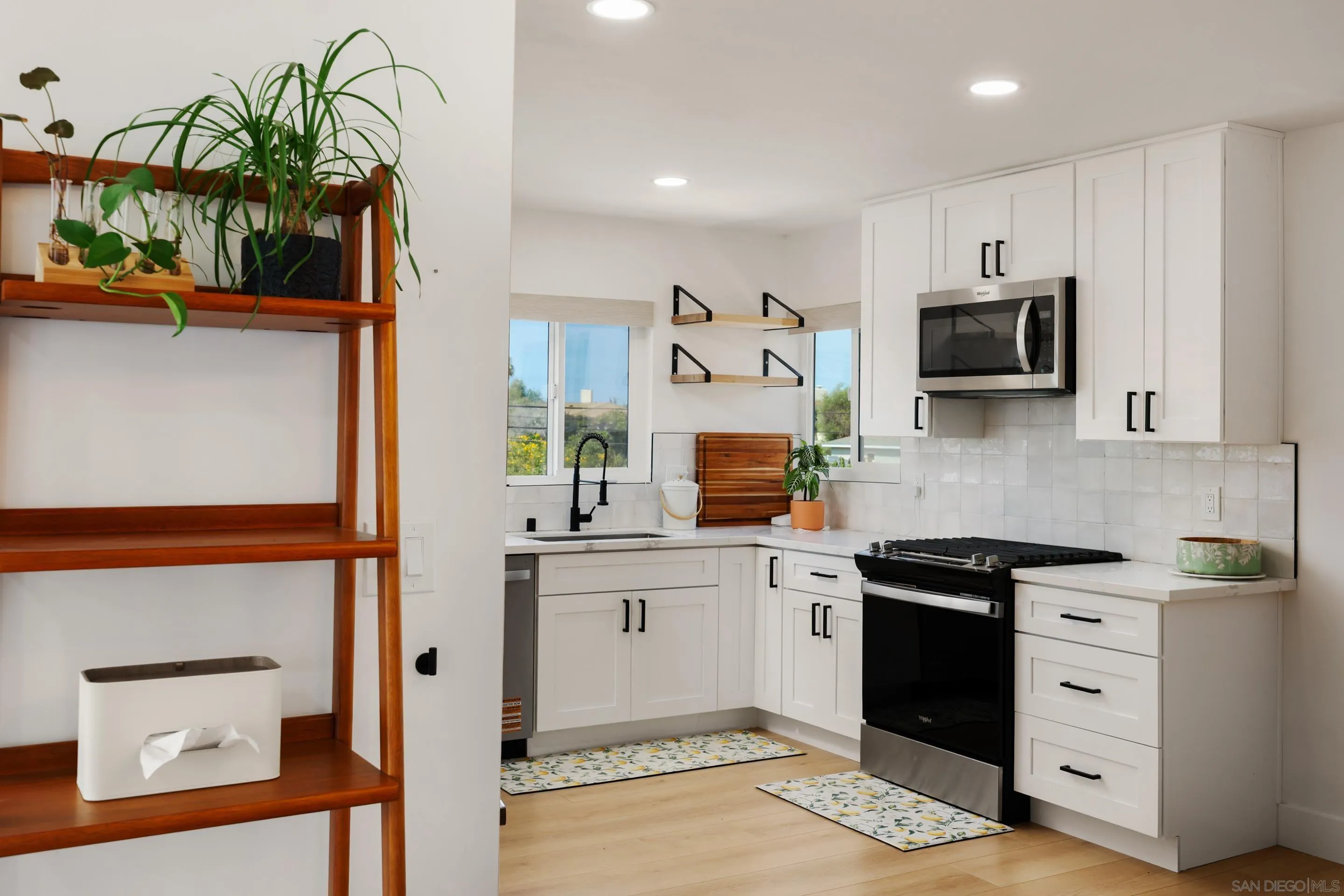 https://cdn.realtyfeed.com/cdn/127/260023278/9338330cf3db1648df78481d8a6d75b4.webp