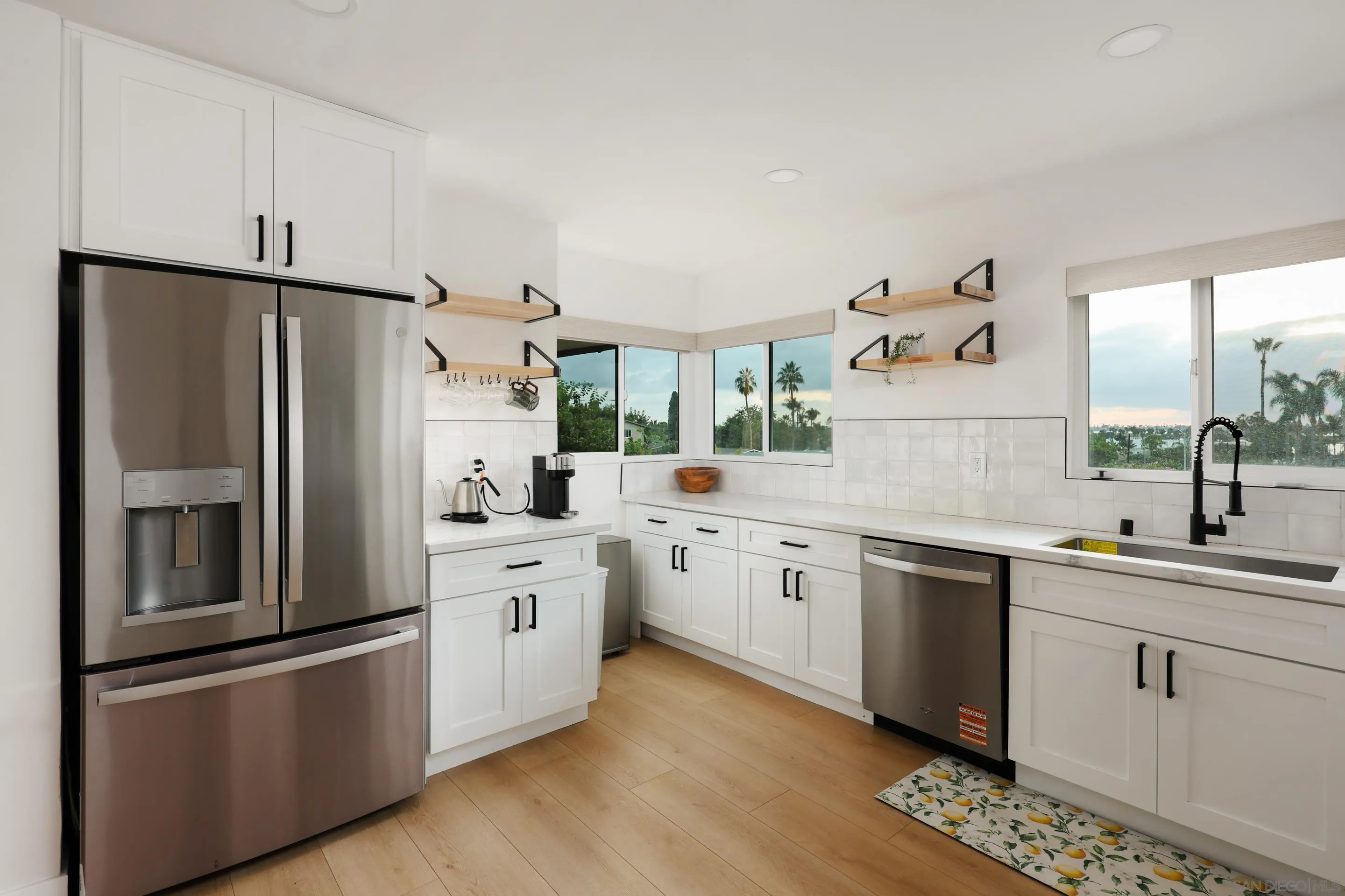 https://cdn.realtyfeed.com/cdn/127/260023278/9ead4857b9a85e24d3f8b20e5fbe0c38.webp
