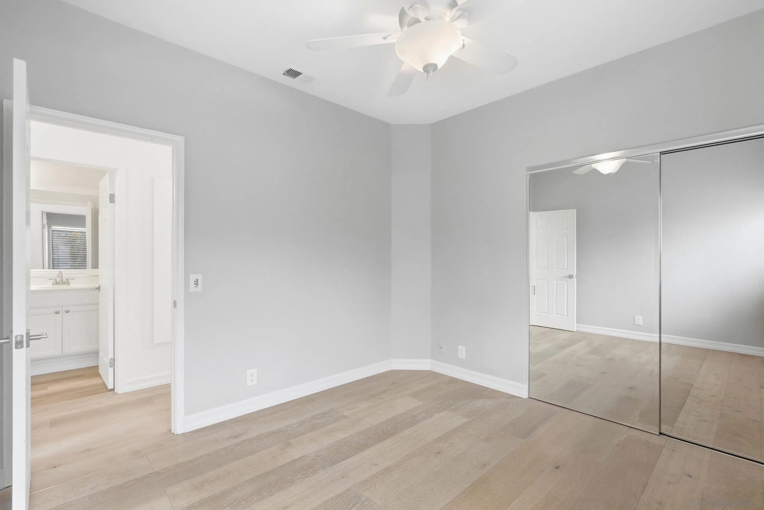 https://cdn.realtyfeed.com/cdn/127/260023282/0bd489c423cf1e3c9292f946ff779e99.webp