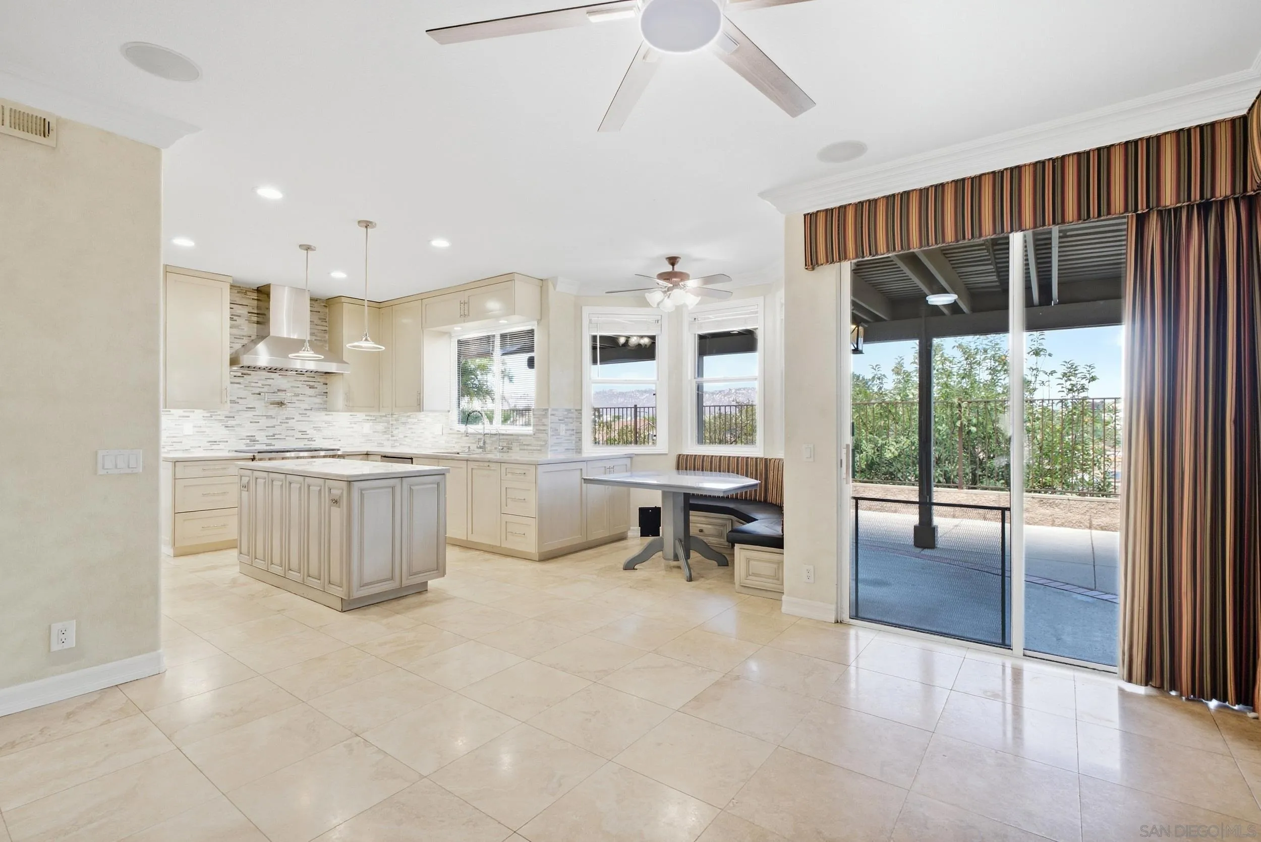 https://cdn.realtyfeed.com/cdn/127/260023282/127acd14d729e4b13a41bd466950daeb.webp