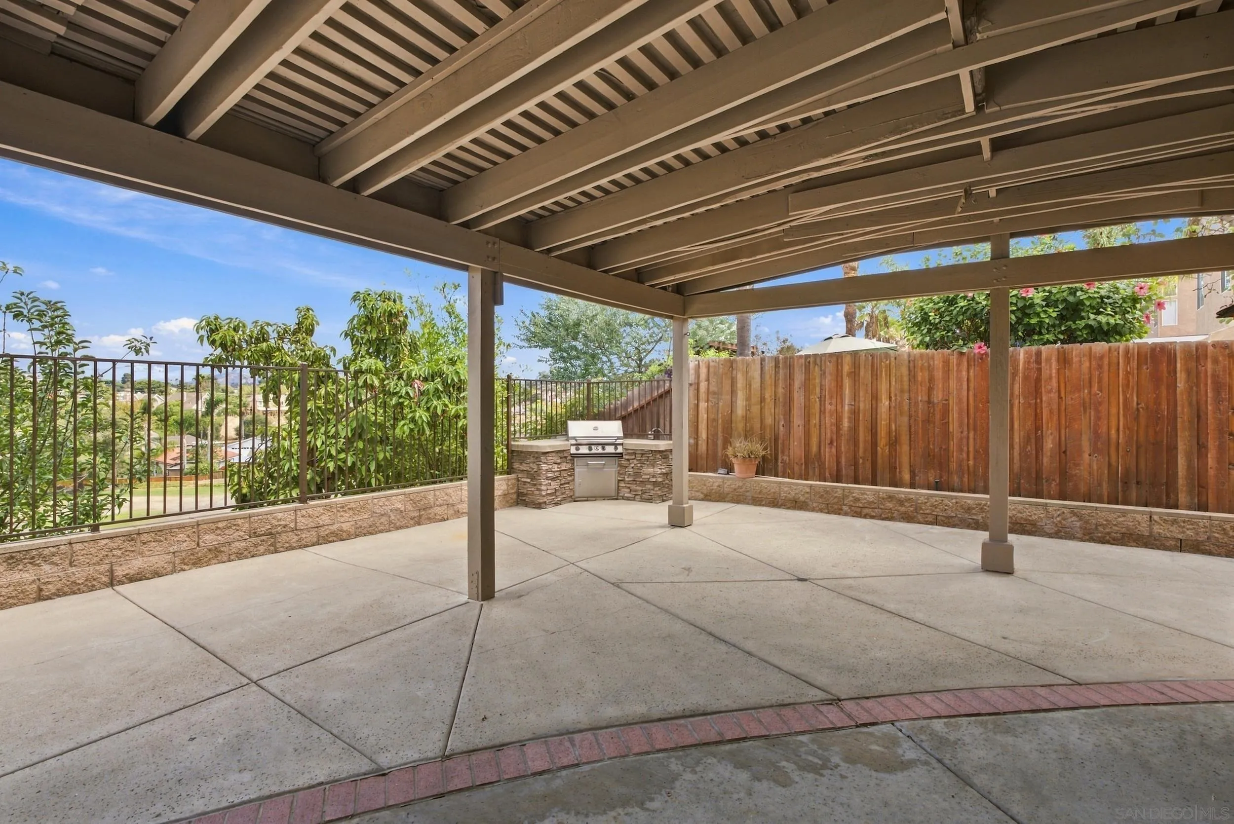 https://cdn.realtyfeed.com/cdn/127/260023282/24fcdafa79b3e6913b0064c3a0cc11ae.webp