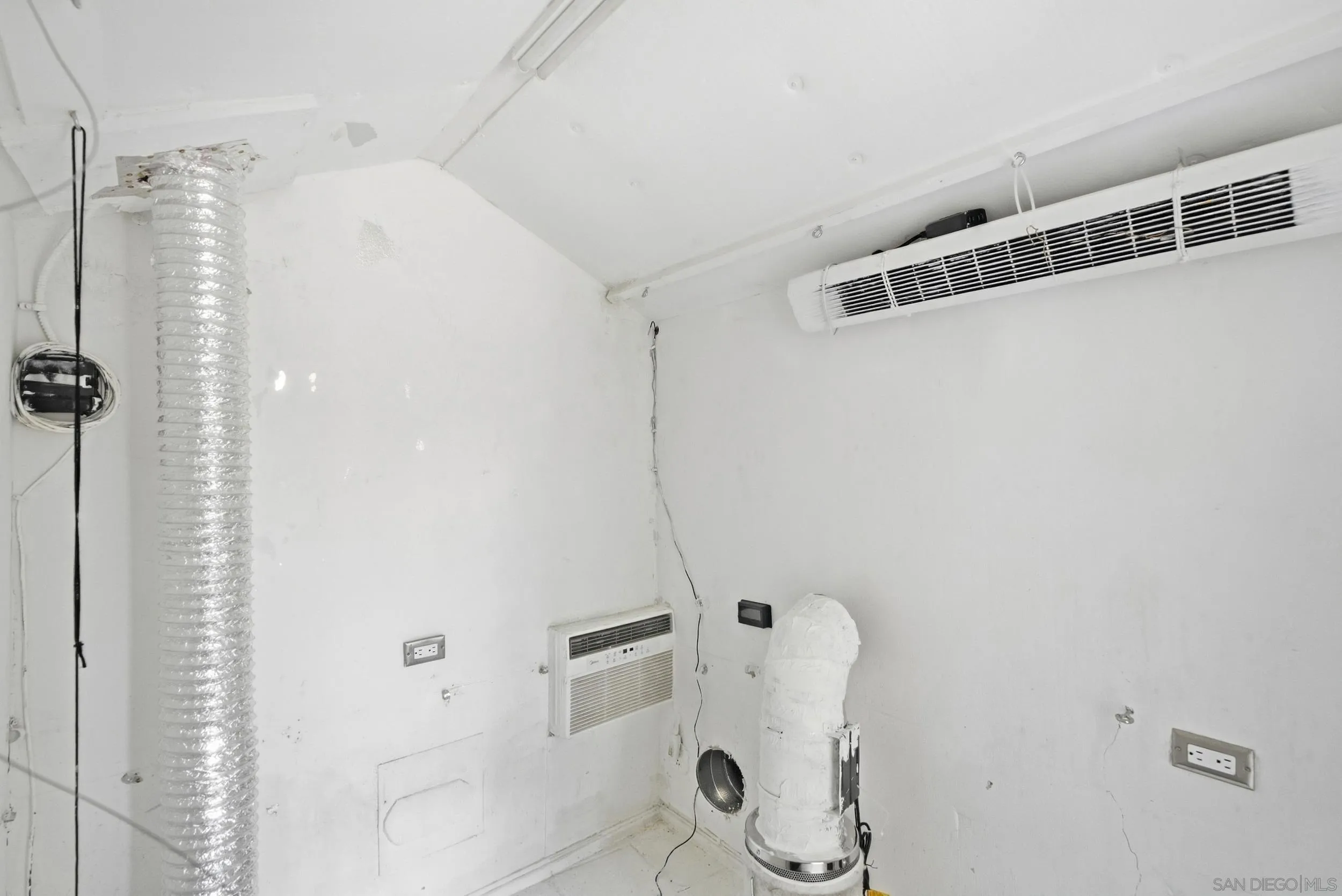 https://cdn.realtyfeed.com/cdn/127/260023282/28634f213205b7f17d6270bf6a879459.webp