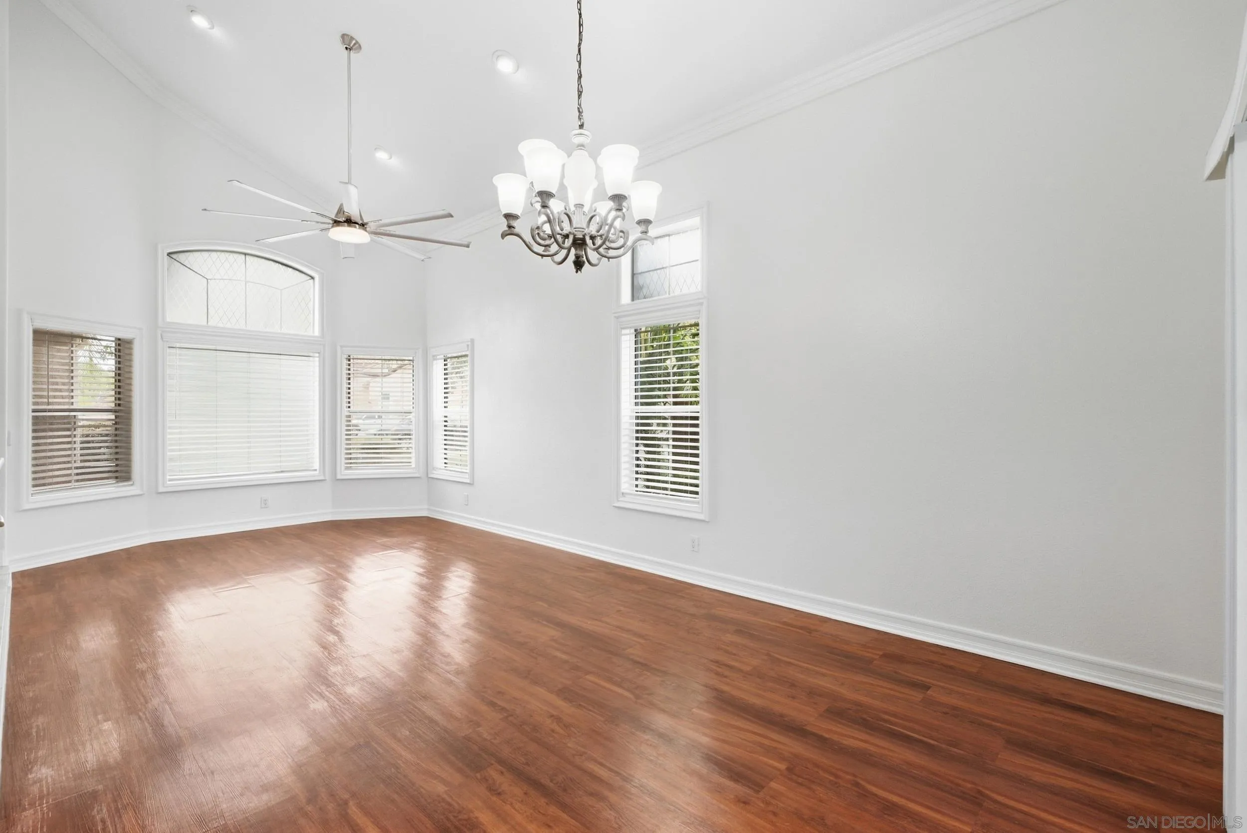 https://cdn.realtyfeed.com/cdn/127/260023282/8c489179db7763af33f072f3afe28d1b.webp