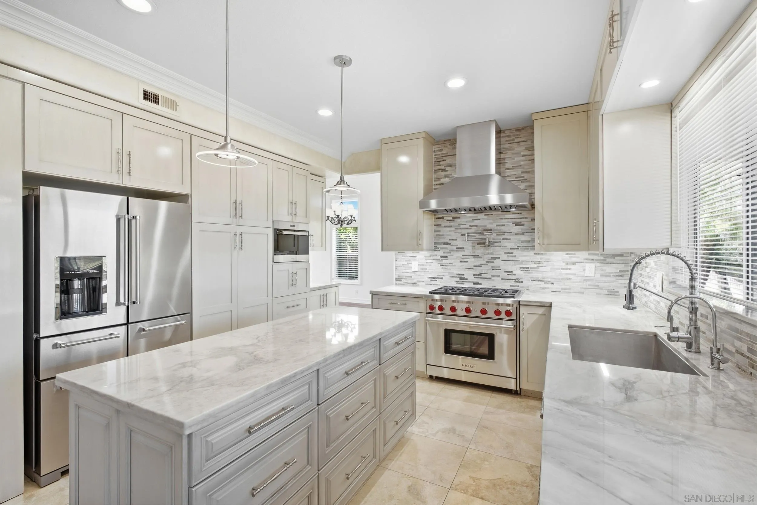 https://cdn.realtyfeed.com/cdn/127/260023282/a6943242ddf04b68f3ee71a5b74627b7.webp