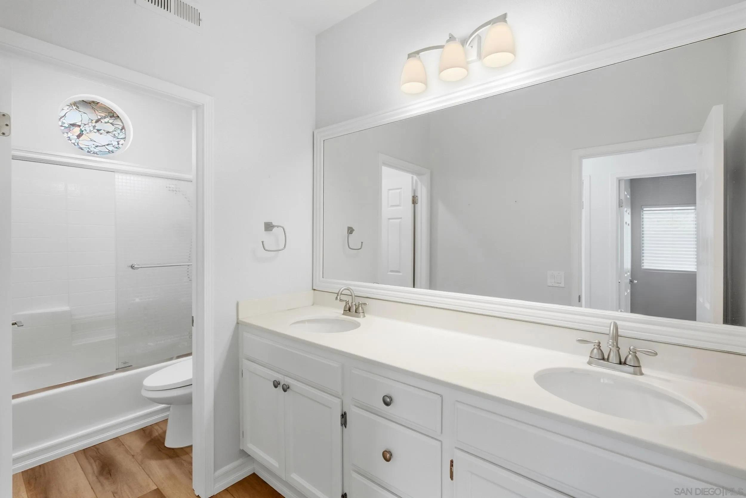 https://cdn.realtyfeed.com/cdn/127/260023282/dea5ed1aa39108e8fa77838ec8f4e3ea.webp