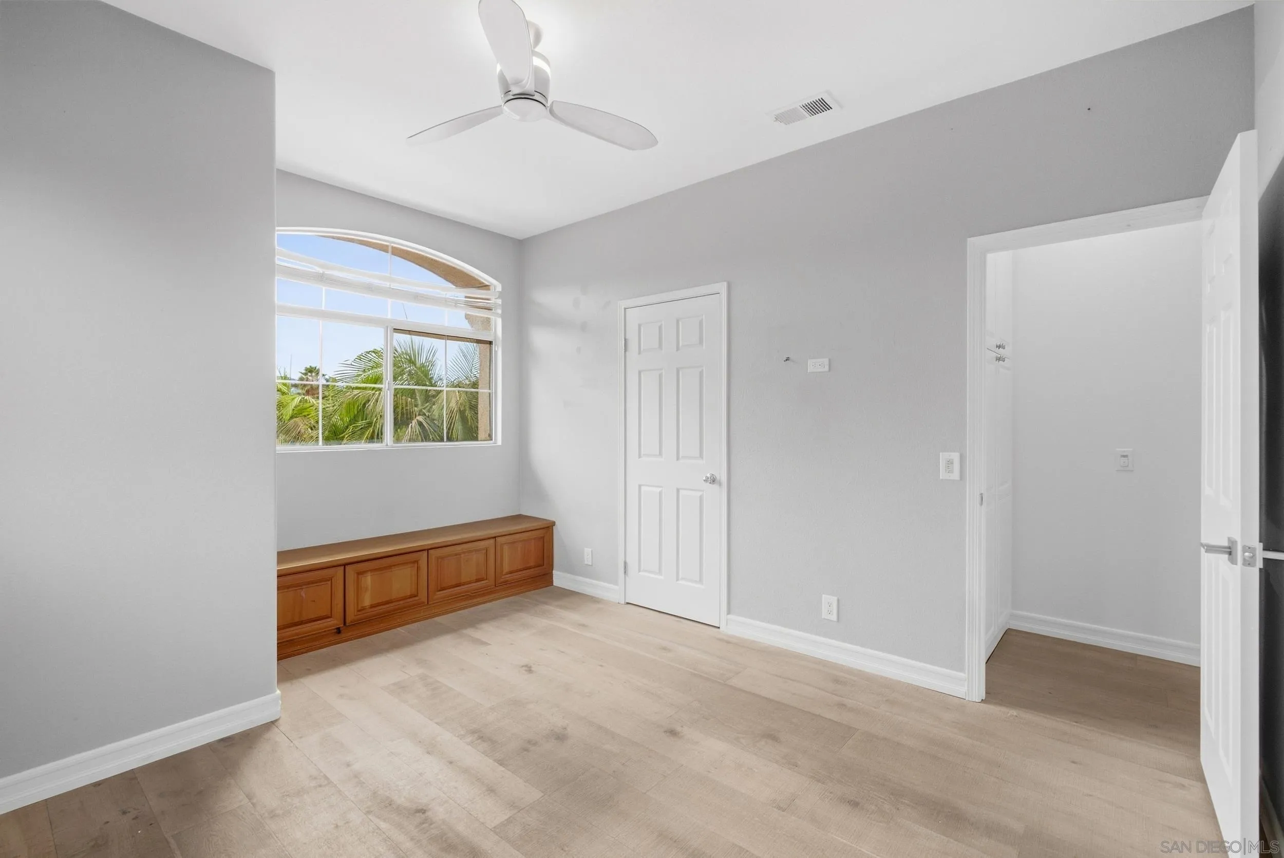 https://cdn.realtyfeed.com/cdn/127/260023282/e2456d3e2e7bb3451385b20e900517f7.webp