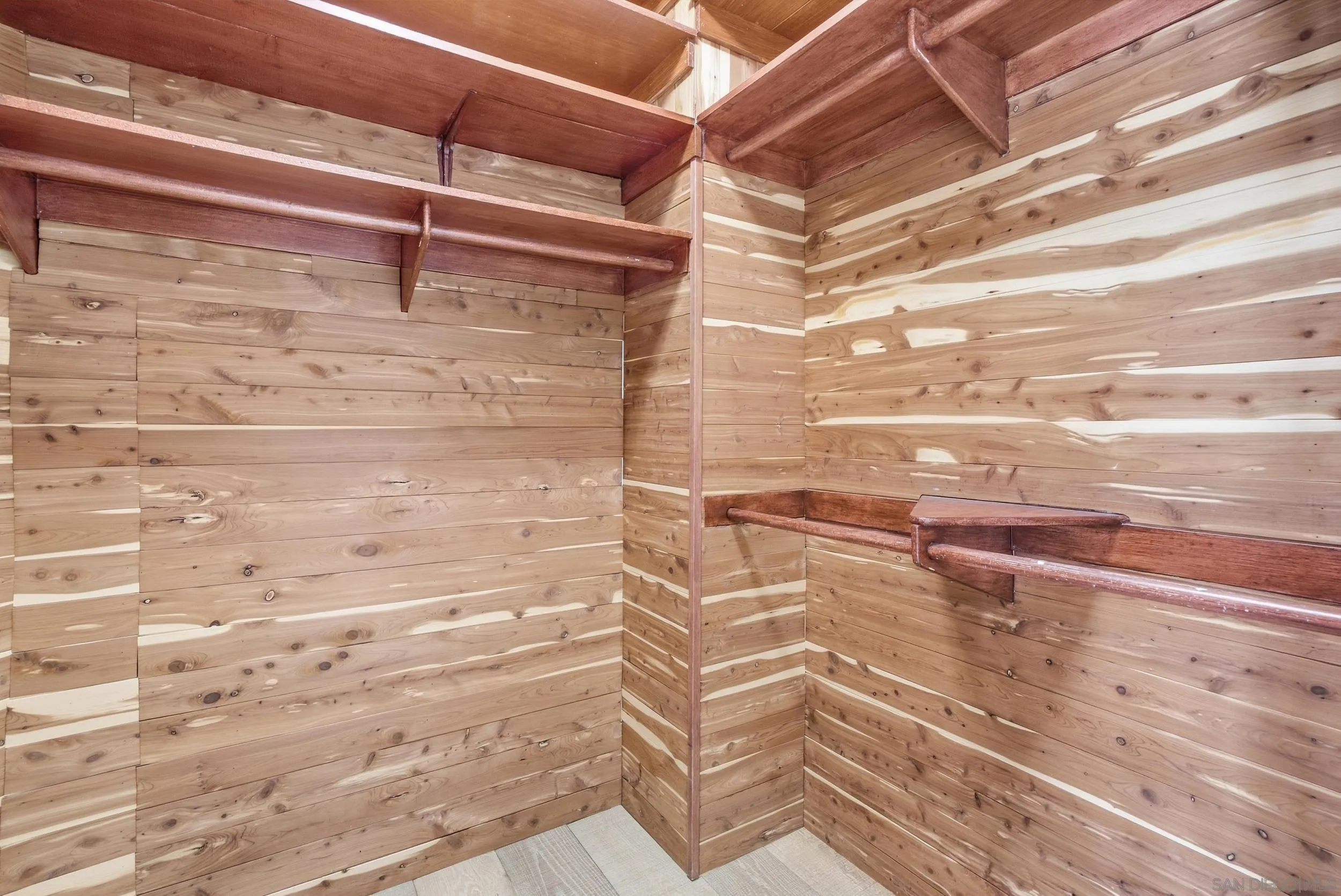 https://cdn.realtyfeed.com/cdn/127/260023282/f9a7e9d19cd1ba96f21c8cd0bfc54cbf.webp