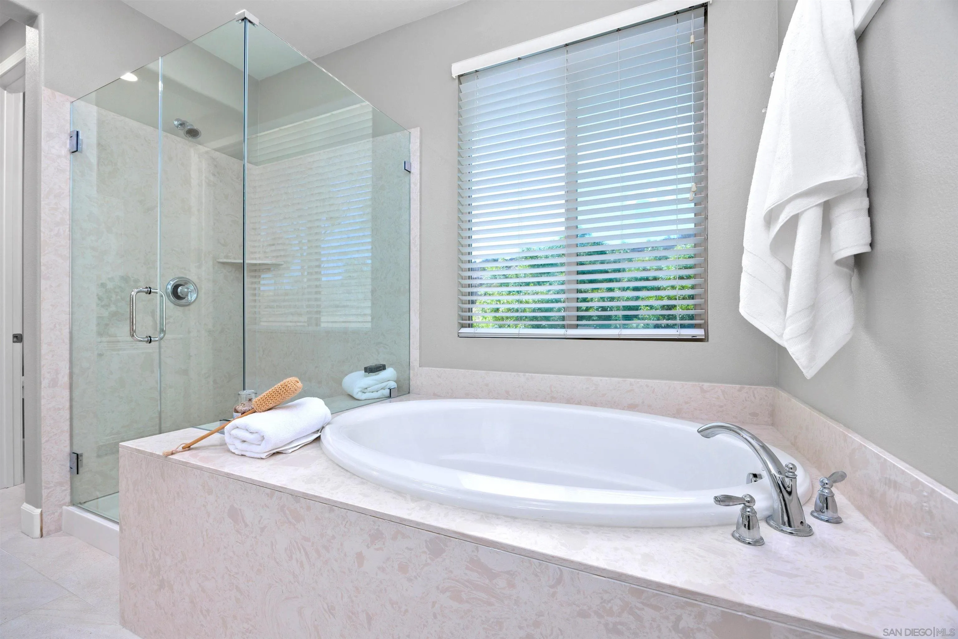 https://cdn.realtyfeed.com/cdn/127/260023285/0a776aa5b7660eb5b31f0b27d17ea490.webp