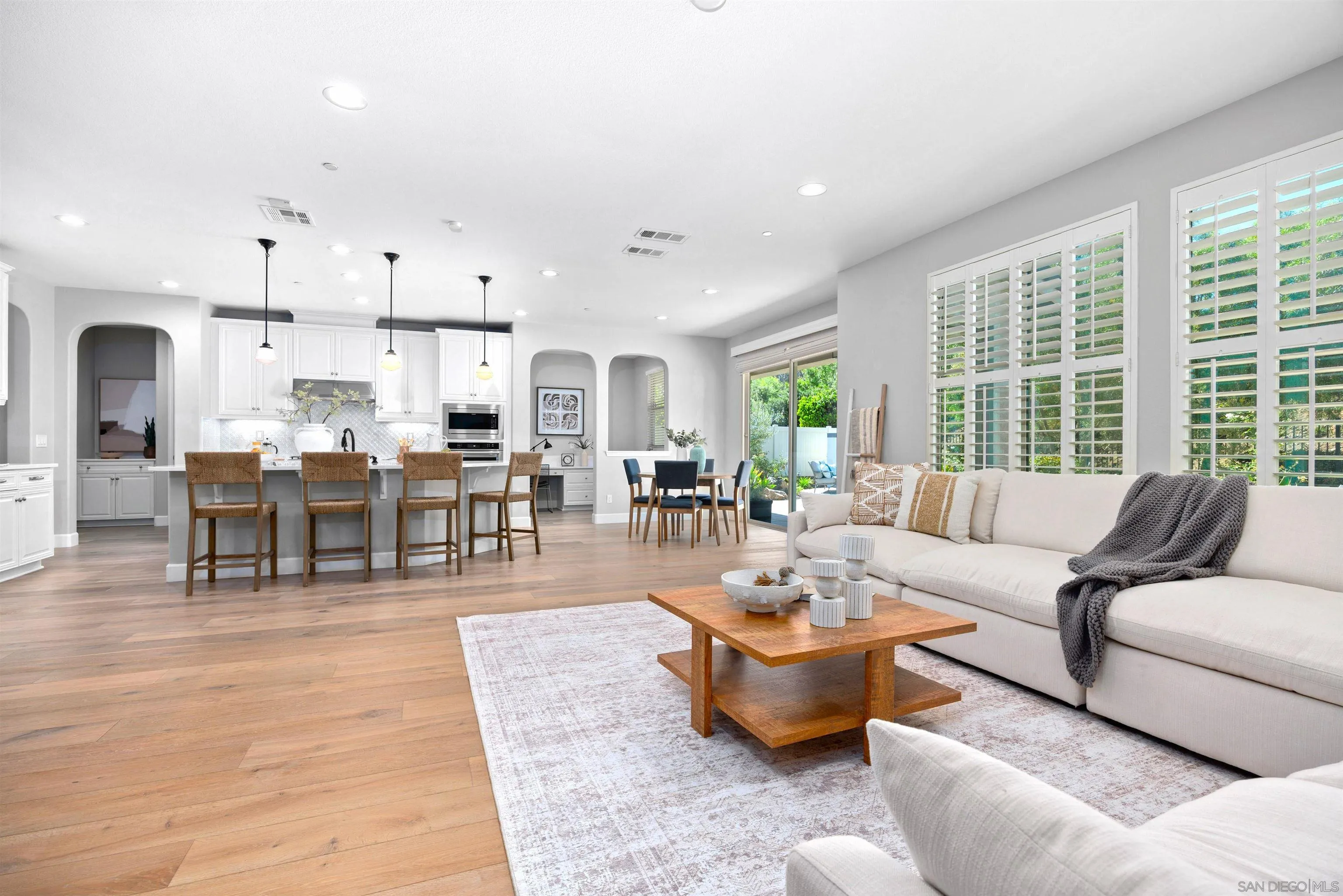 https://cdn.realtyfeed.com/cdn/127/260023285/3353abd6daa9ab7763211e4c664cbbd8.webp