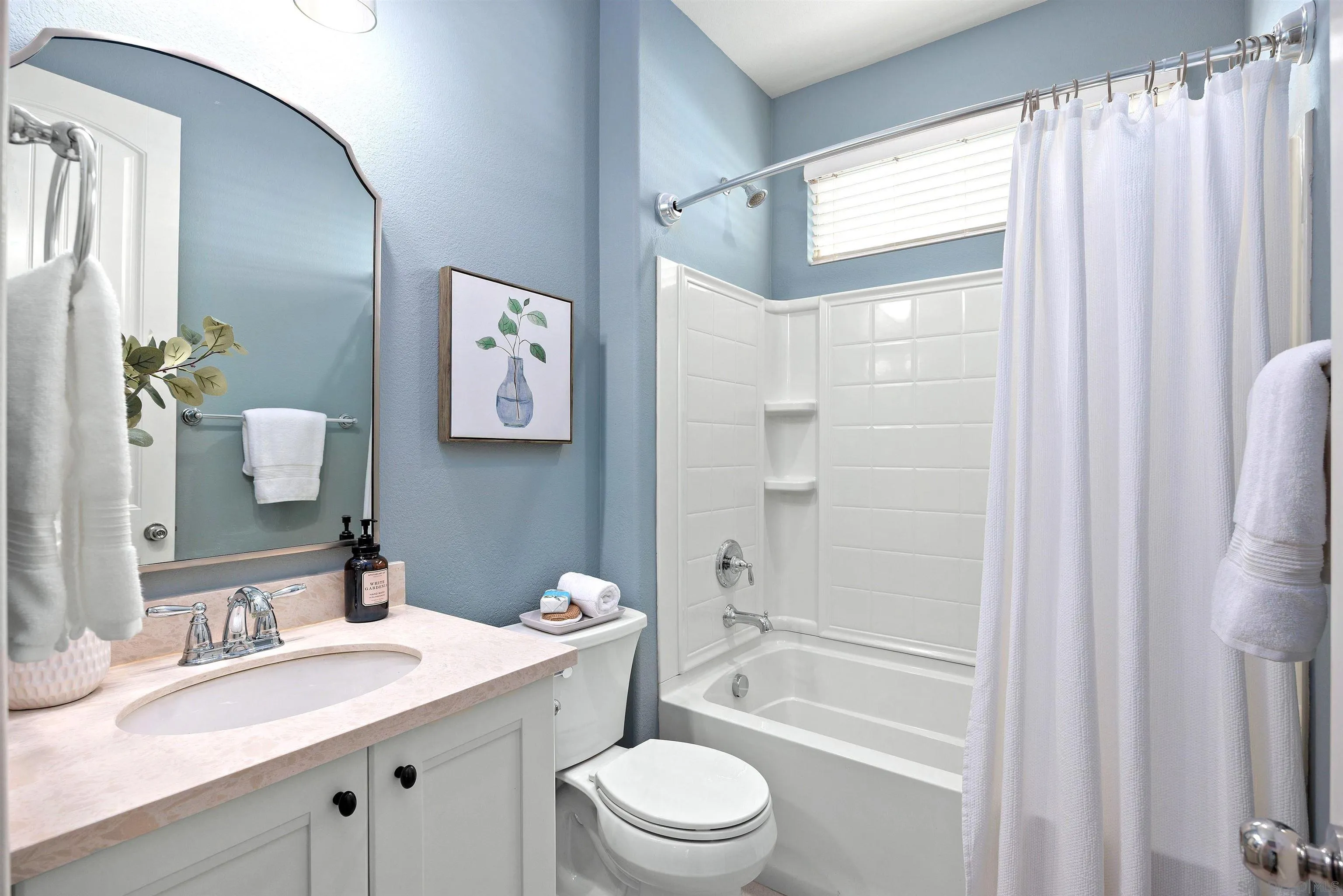 https://cdn.realtyfeed.com/cdn/127/260023285/48d1456fee09aa041972dca9aca721ce.webp
