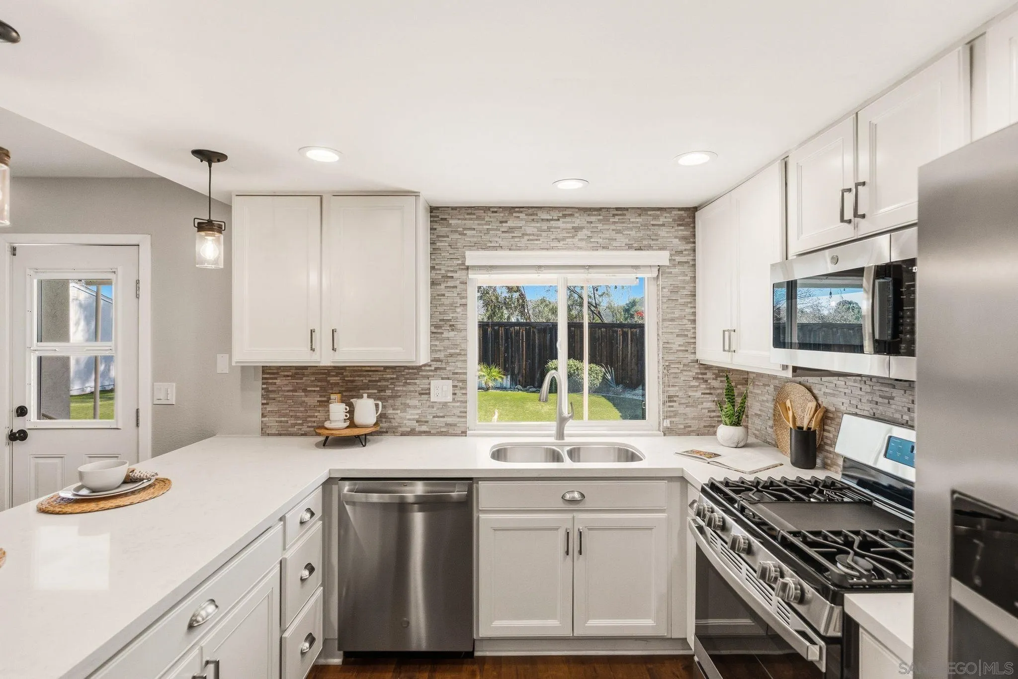 https://cdn.realtyfeed.com/cdn/127/260023287/d2cfb691950720d82501337bc9243b9a.webp