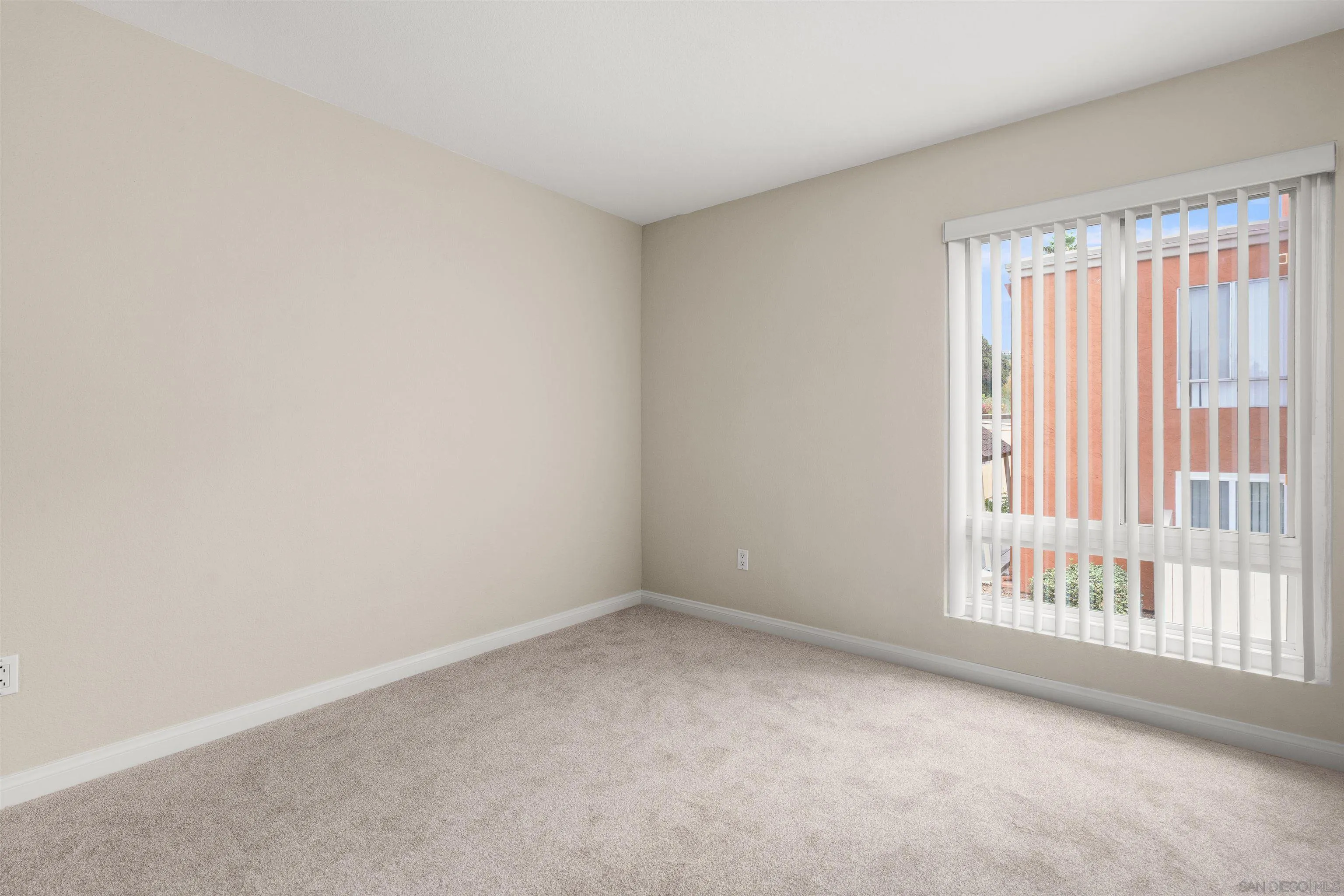 https://cdn.realtyfeed.com/cdn/127/260023291/16fe8804bc82aa8c2c7fc55042f33559.webp