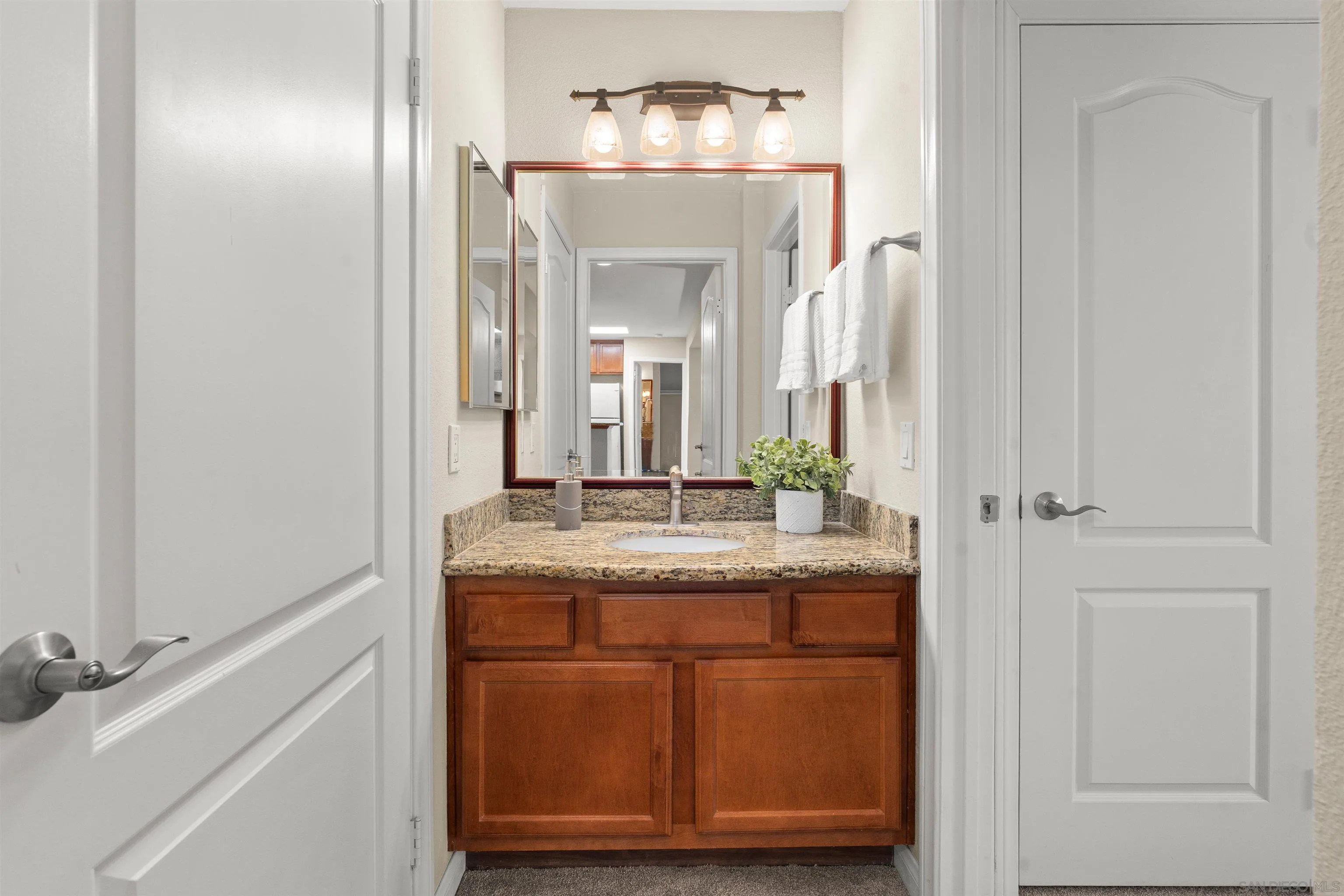 https://cdn.realtyfeed.com/cdn/127/260023291/32191d5d1f87175c78565775579857a0.webp