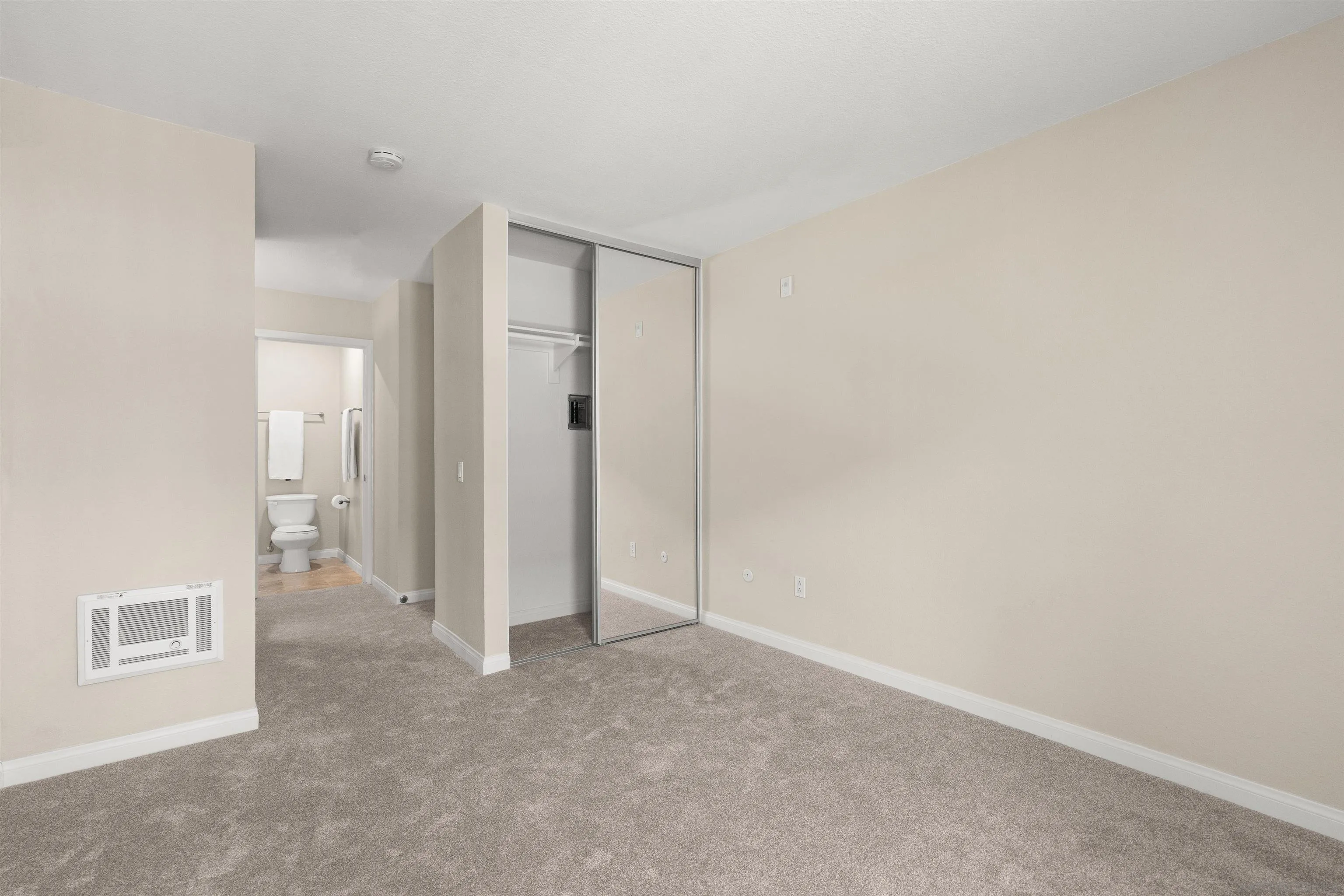 https://cdn.realtyfeed.com/cdn/127/260023291/8dfce6a3dddb53f9198171417033e5eb.webp