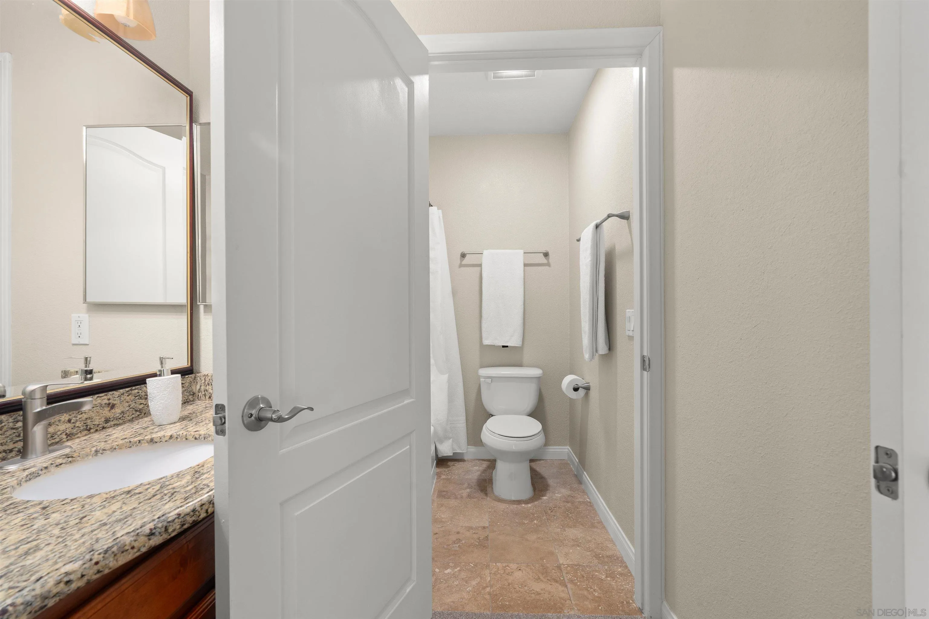 https://cdn.realtyfeed.com/cdn/127/260023291/993c82f7faee10e4f8373692cf572b63.webp